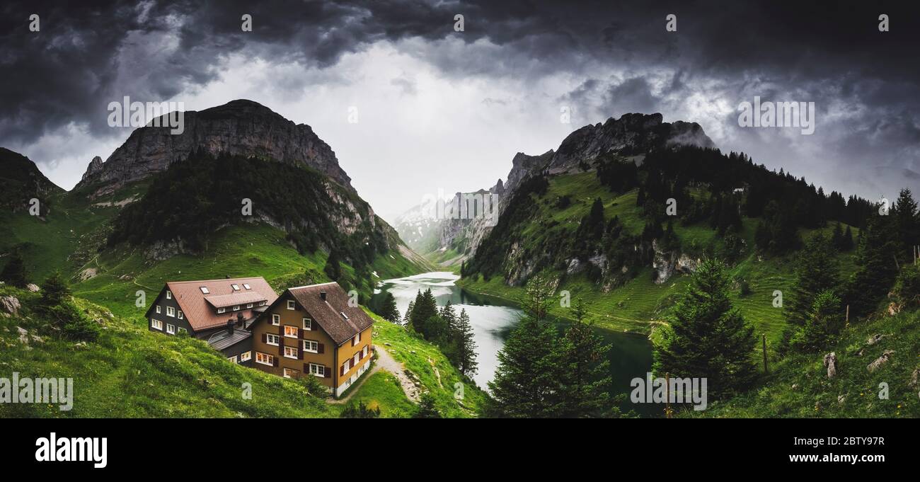 Gewitter kommt in Bollenwees Hütte, Kanton Appenzell, Alpstein, Schweiz, Europa Stockfoto