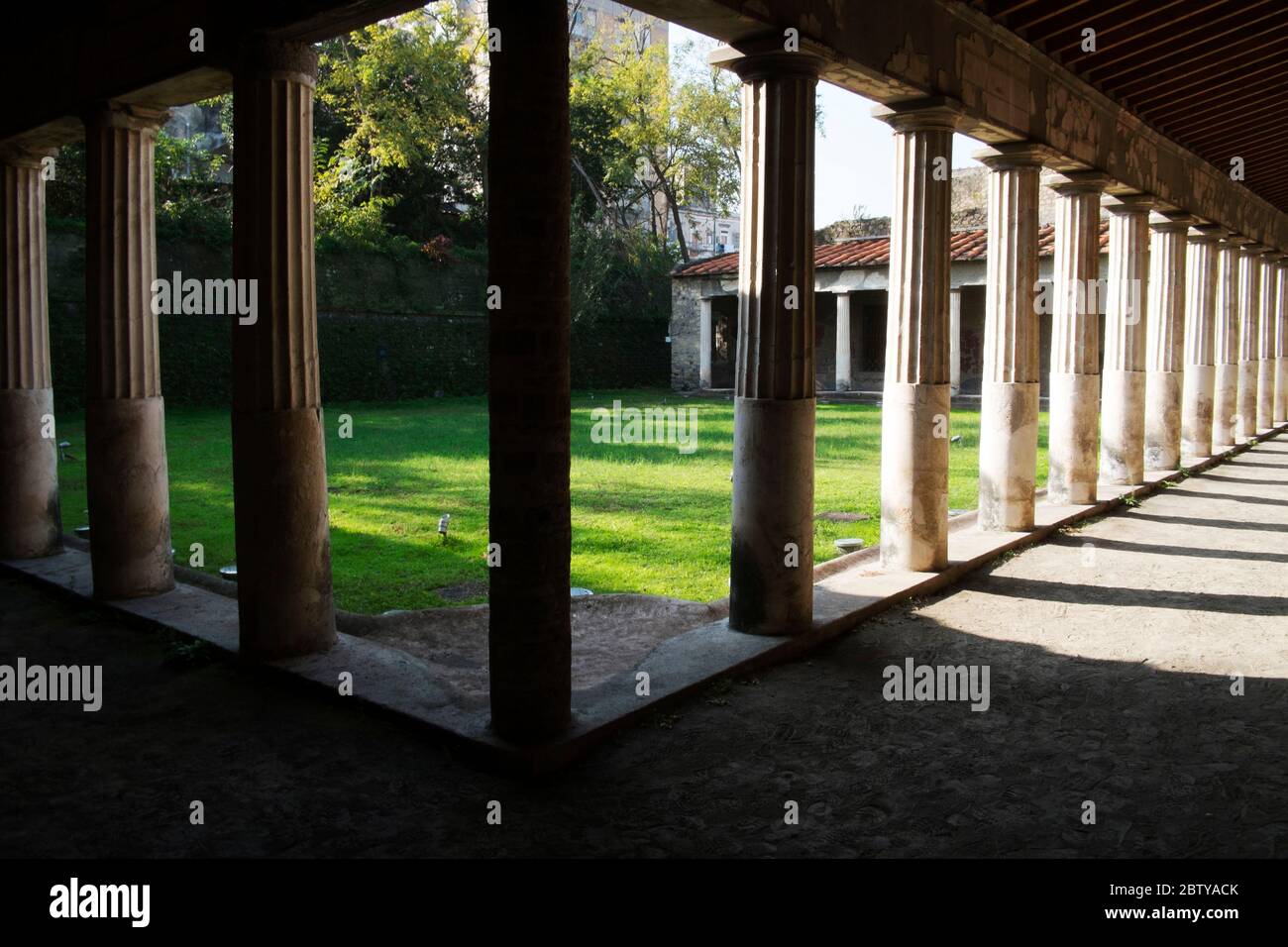 Besucher in der Poppea Sabina Privatvilla (Villa Oplontis), Oplontis, UNESCO-Weltkulturerbe, Torre Annunziata, Kampanien, Italien, Europa Stockfoto