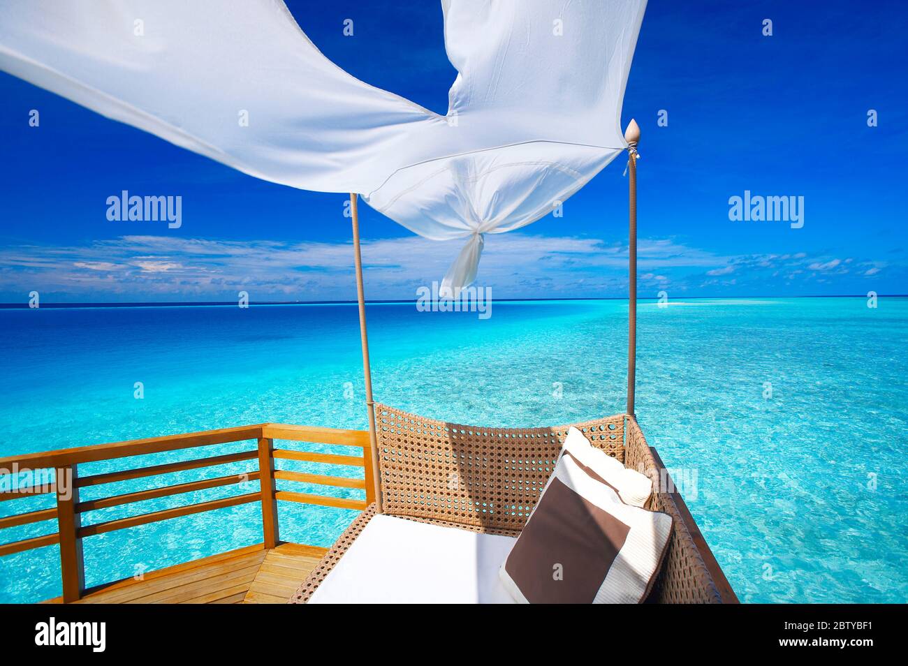 Sofa am tropischen Strand, Malediven, Indischer Ozean, Asien Stockfoto
