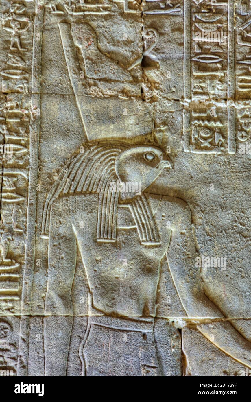 Der Gott Horus, Bas Relief, Heiligtum von Horus, Tempel von Horus, Edfu, Ägypten, Nordafrika, Afrika Stockfoto