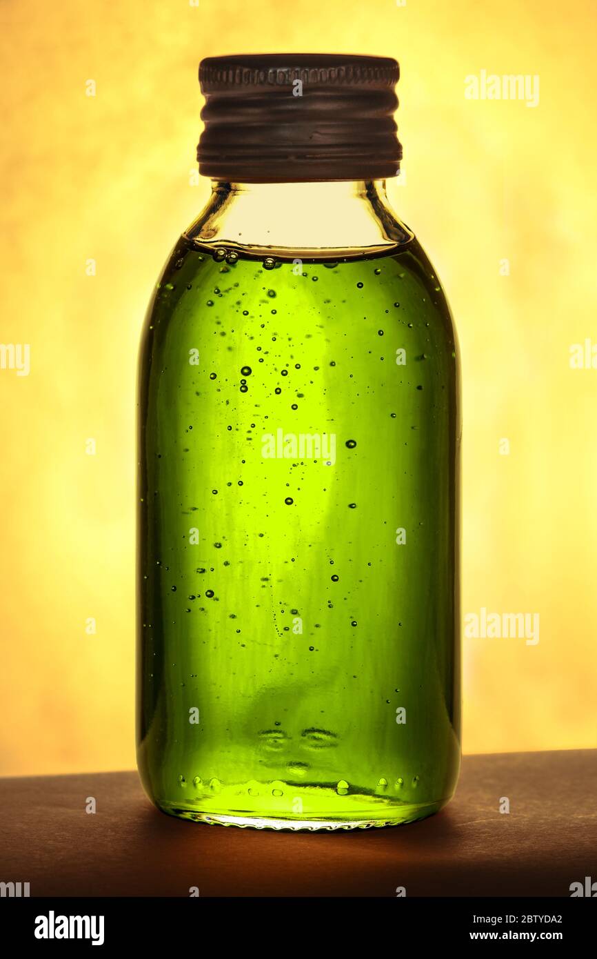 Wellness mit Massageöl Stockfoto
