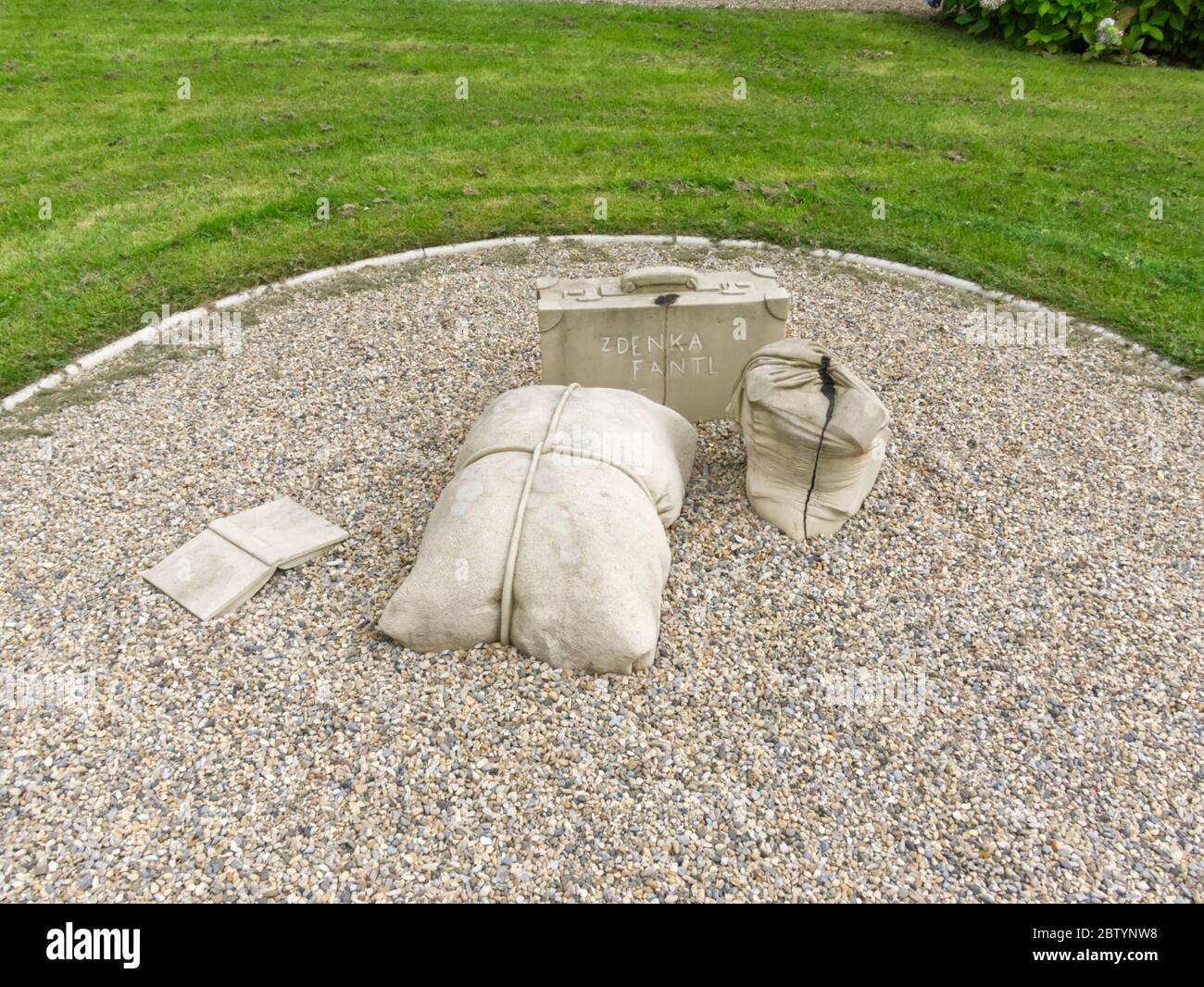 Das Holocaust and Genocide Memorial, von dem lokalen Künstler Neil Molloy, St Aidan's College, Durham University, Durham, England Stockfoto