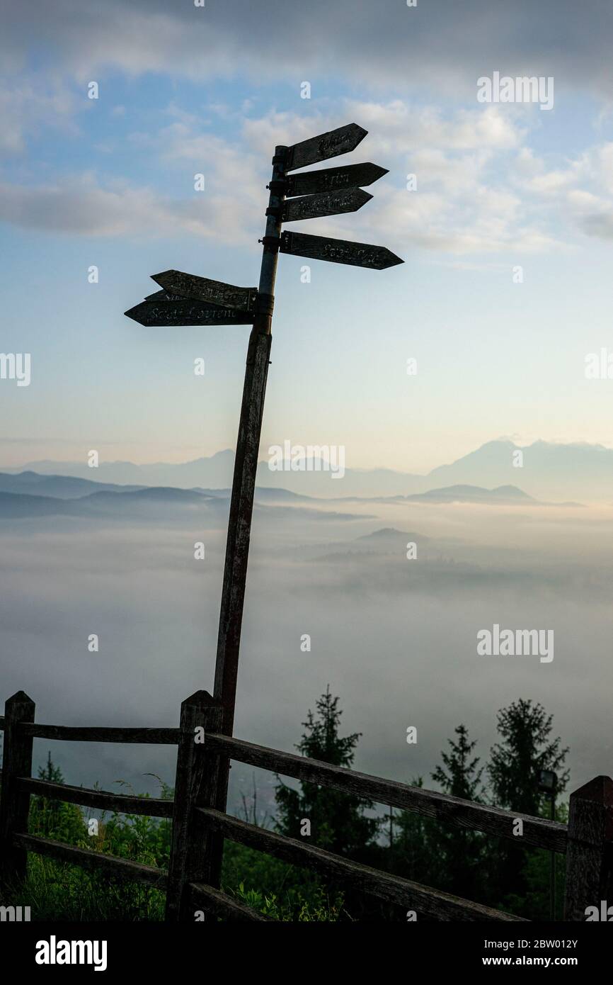 Es gibt mehr als einen Weg in unserem Leben. Stockfoto