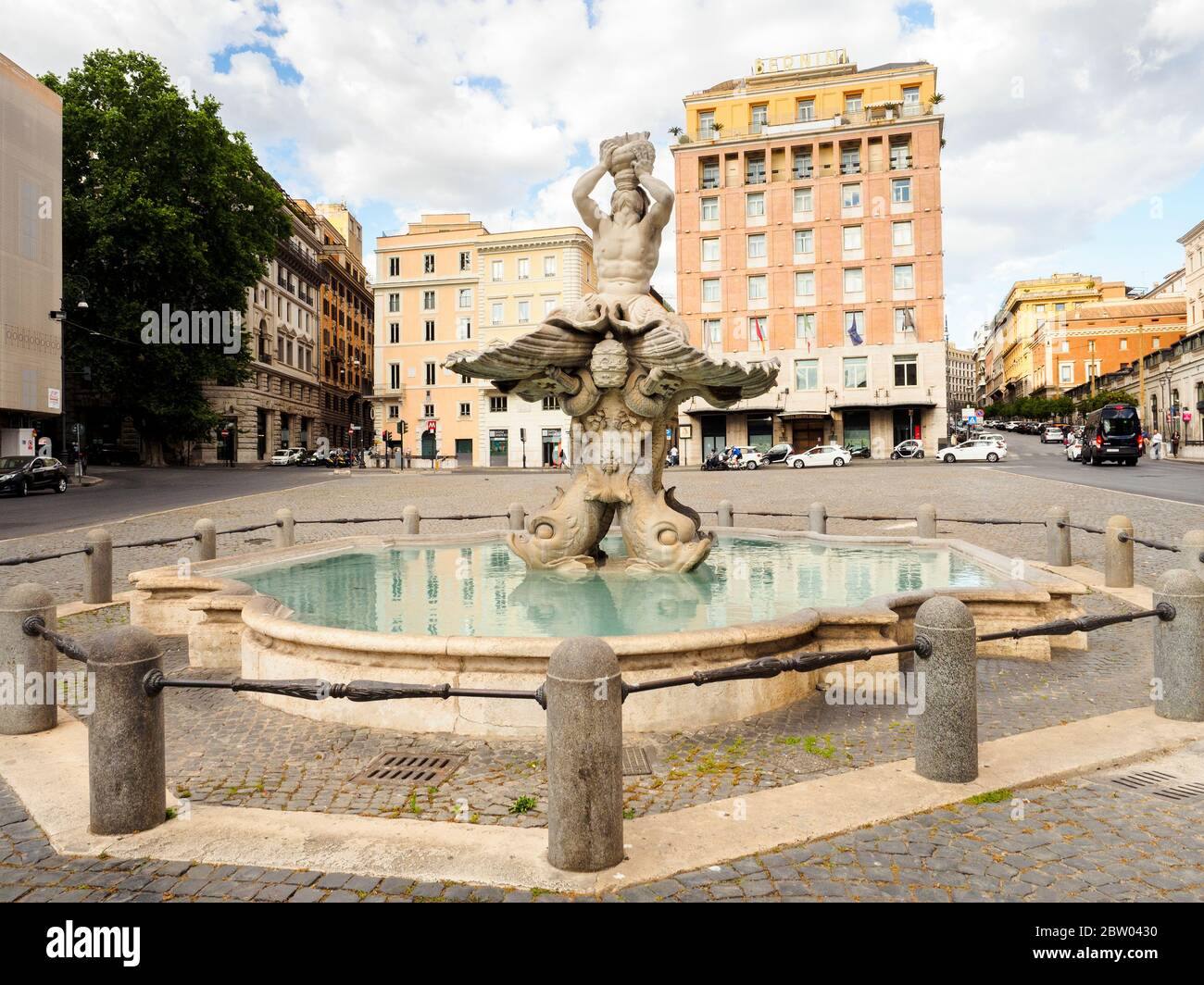 Fontana del Tritone (Tritonbrunnen) von Gian Lorenzo Bernini - Rom, Italien Stockfoto