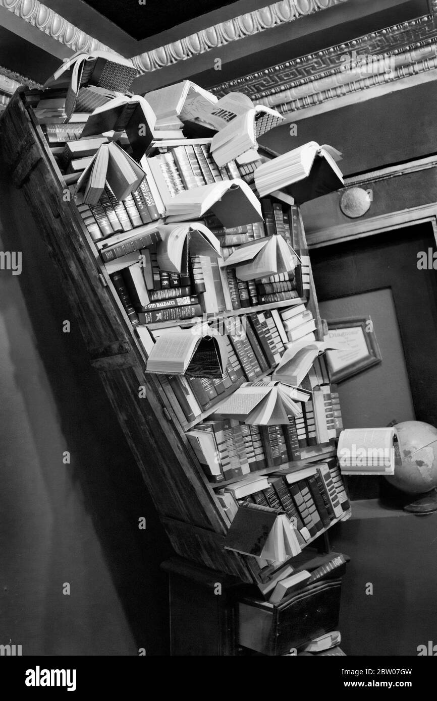 The Last Bookstore luftiger Buch- und Plattenladen, der neue und gebrauchte Gegenstände in einem mehrstufigen Raum mit lokaler Kunst in Los Angeles, CA, anbietet Stockfoto