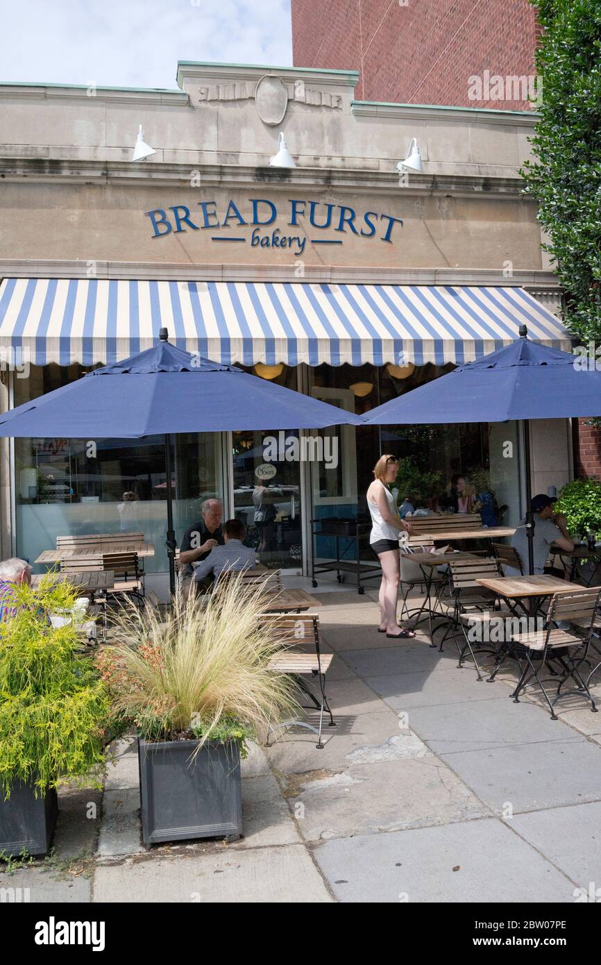 Bread Furst, eine Spezialitätenbäckerei im Van Ness-Forest Hills-Viertel in Washington, D.C. wurde 2017 von Mark Furstenberg eröffnet Stockfoto
