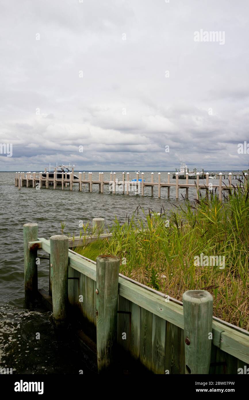Blick auf Manahawkin Bay von der Bucht von Long Beach Island, New Jersey. Stockfoto