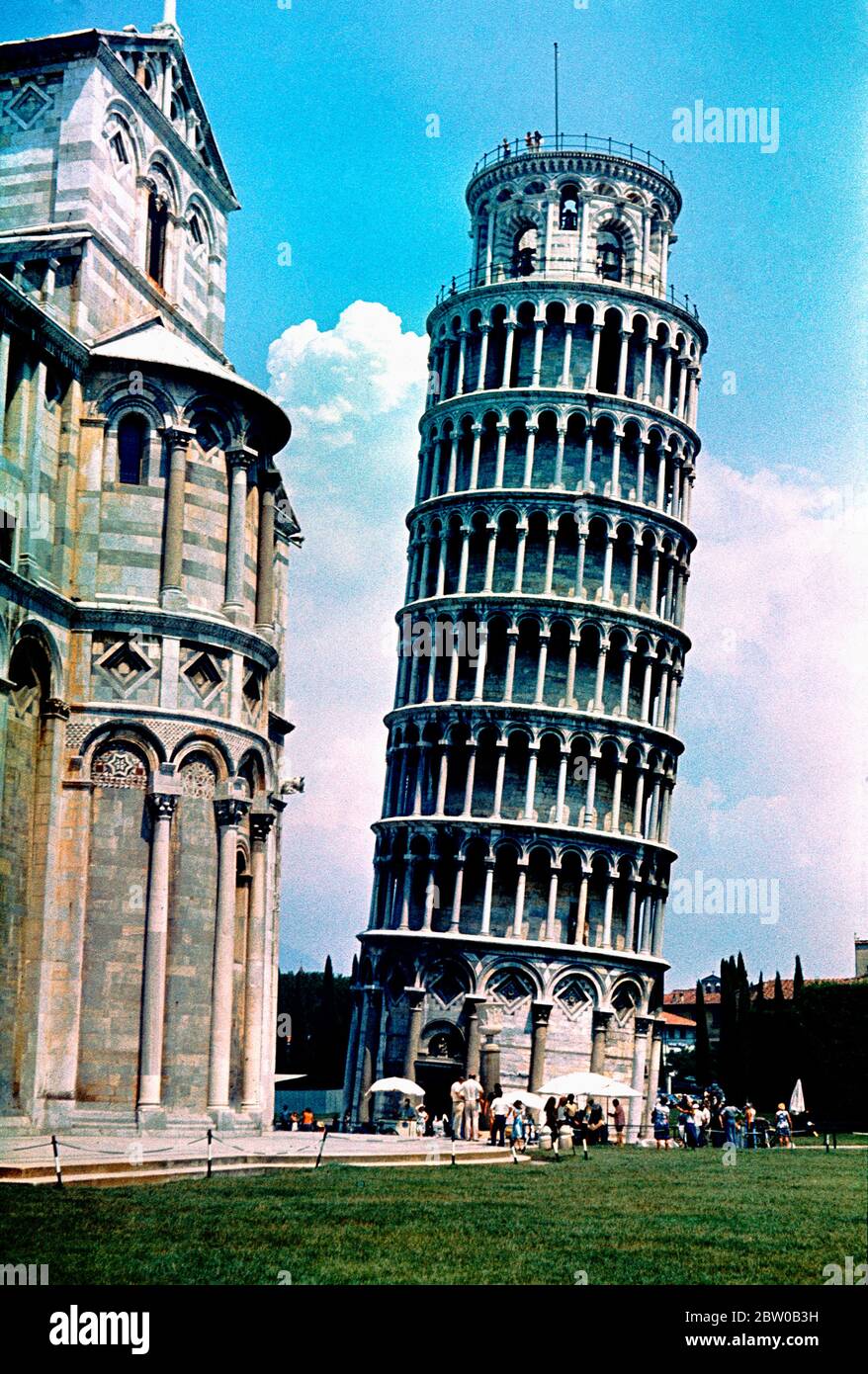 Italien, Pisa. Der schiefe Turm von Pisa. Juli 1975 ORWOCHROM-Dia-Film Stockfoto