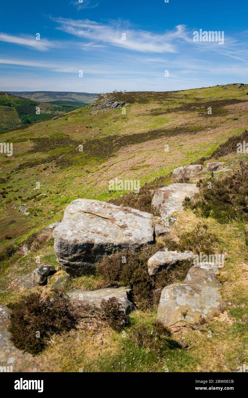 Blick vom Bamford Edge in Richtung Ladybower Reservoir, Peak District, Großbritannien Stockfoto
