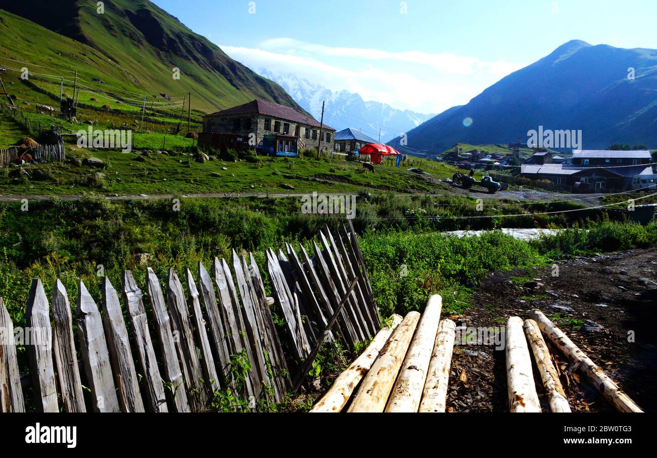 Das UNESCO-Weltkulturerbe Dorf Ushguli in der oberen Svaneti Region von Georgien Stockfoto