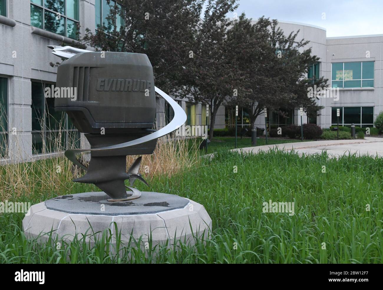Sturtevant, Wisconsin, USA. Mai 2020. BRP (Bombardier Recreational Products) hat am Donnerstag, den 28. Mai 2020, die sofortige Einstellung der Produktion seiner Evinrude Außenbordmotoren in Sturtevant, Wisconsin, angekündigt. Mit dem Produktionsende der Evinrude E-TEC und E-TEC G2 Außenbordmotoren gehen 387 Arbeitsplätze verloren. Quelle: Mark Hertzberg/ZUMA Wire/Alamy Live News Stockfoto