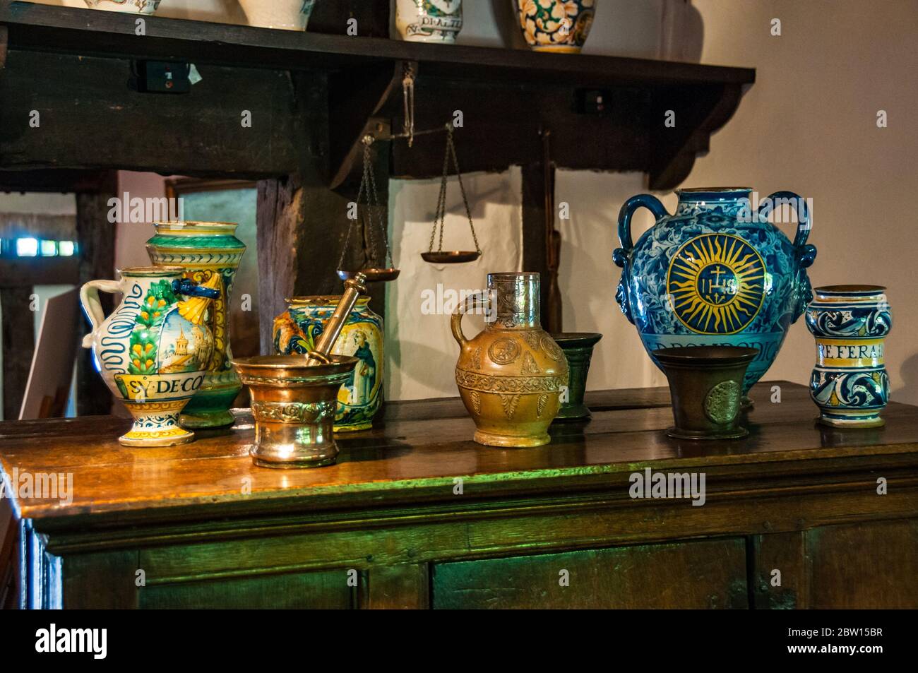 Tools Porzellan und Arzt bei Hall's Croft in dem Shakespeare's Tochter mit ihrem Mann lebte in Stratford-upon-Avon. Stockfoto