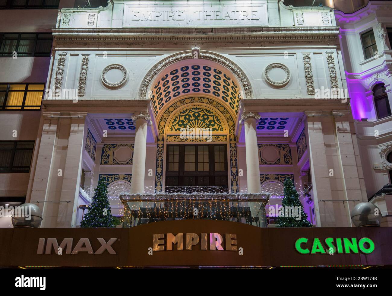 Empire Cinema und Casino am Leicester Square bei Nacht. London Stockfoto