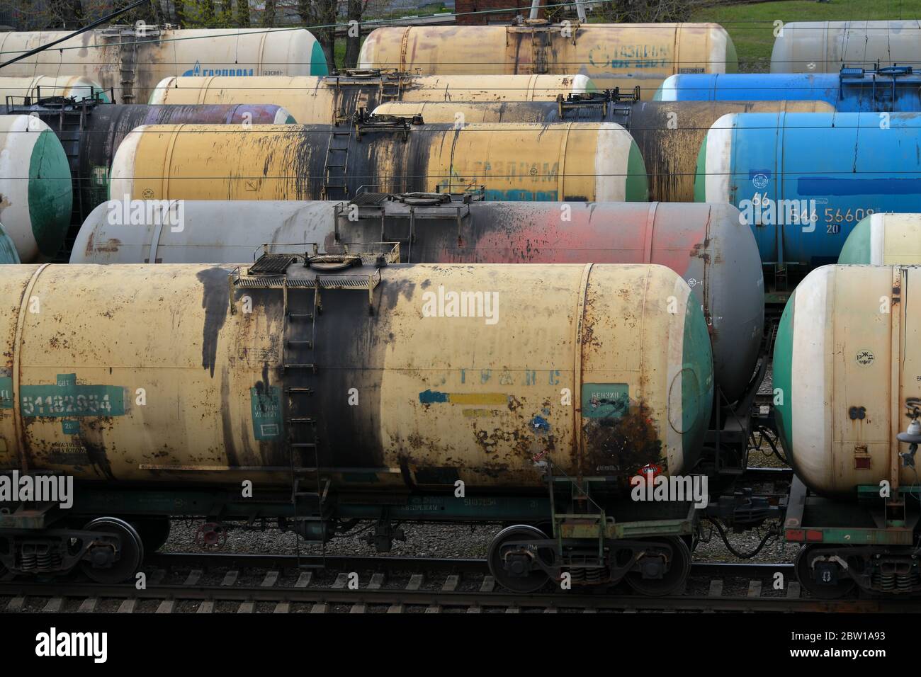 Moskau, Russland. Mai 2020. Eisenbahn-Tankwagen mit Öl in Moskau, Russland. Stockfoto