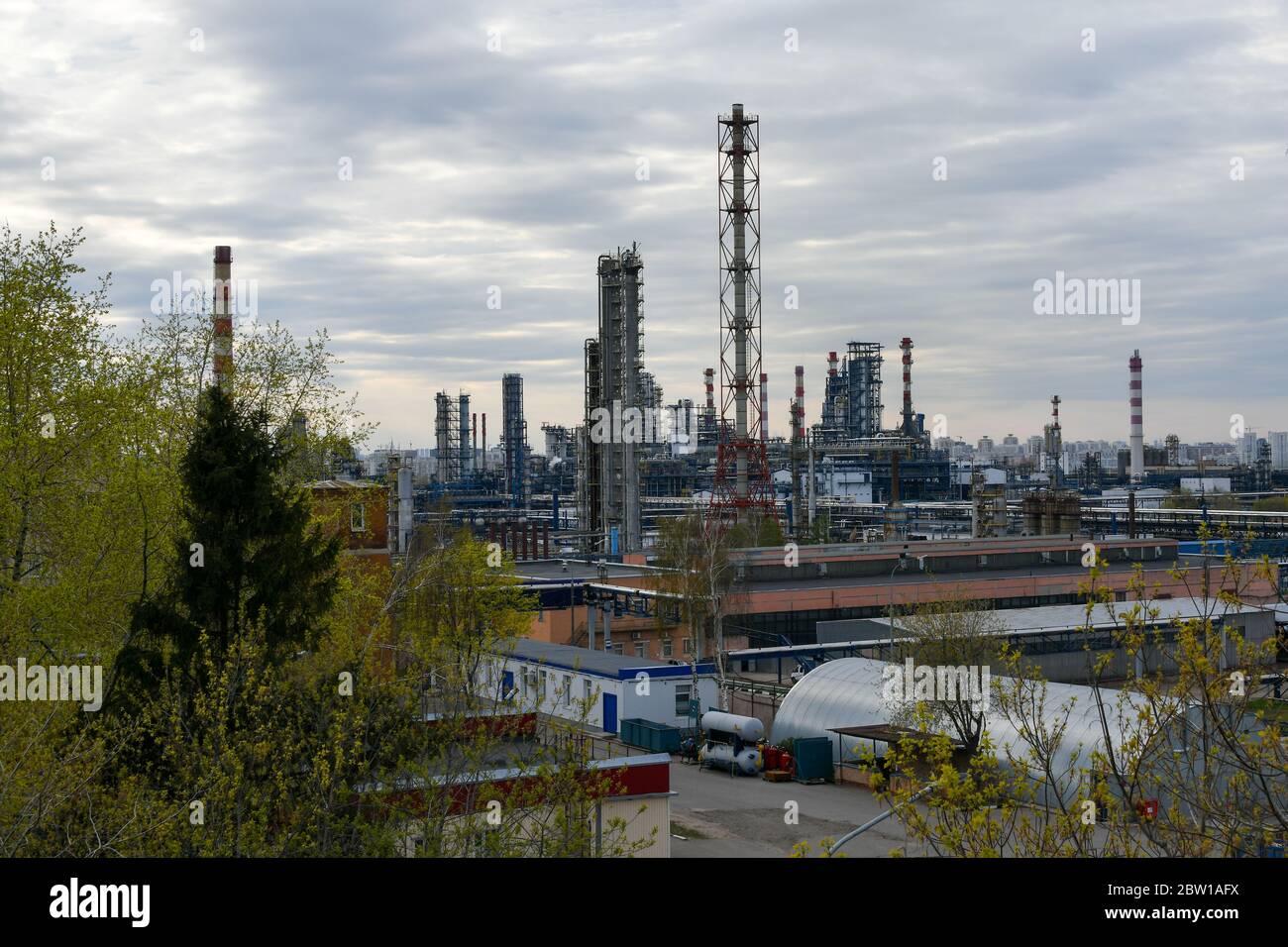Moskau, Russland. Mai 2020. Ansicht der Moskauer Ölraffinerie in der Industriezone Chagino-Kapotnya in Moskau, Russland. Stockfoto