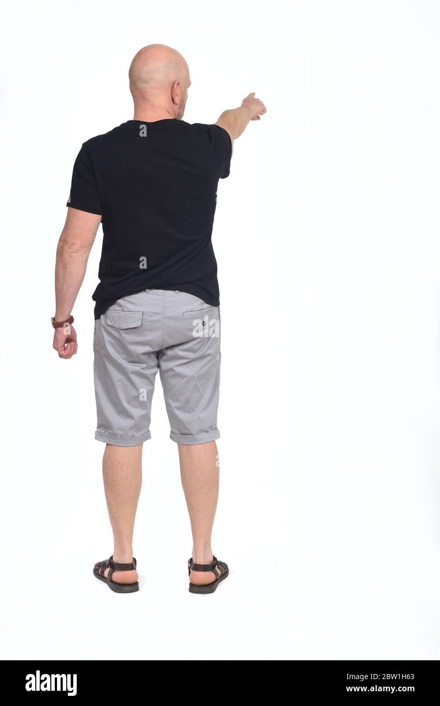 Rückansicht eines Glatzmanns auf weißem Hintergrund, Stockfoto