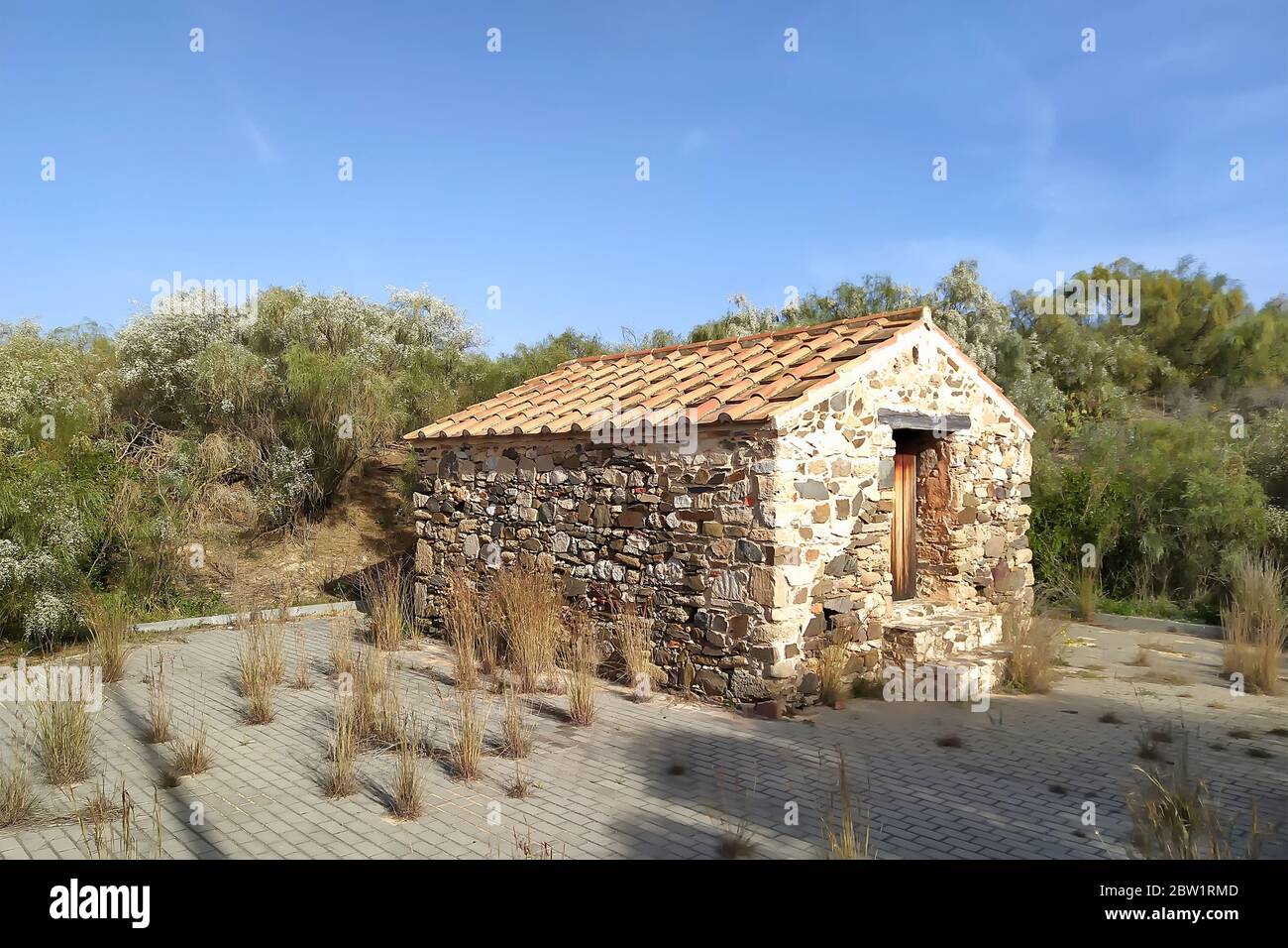 Altes Steinhaus in Isla Cristina und Ayamonte Sümpfen. Naturpark in Huelva, Spanien Stockfoto