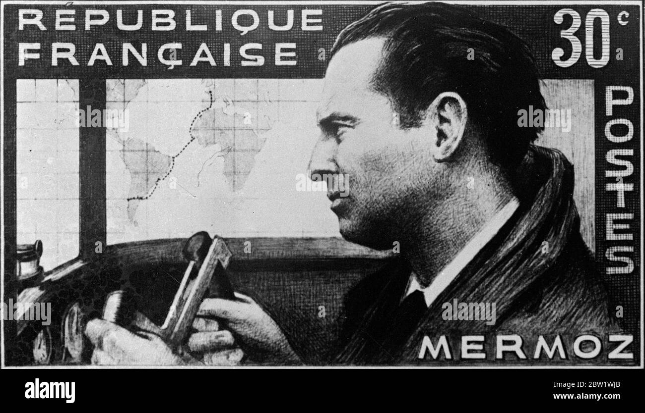 Mermoz, Pionier der Transatlantischen Luftpost, erinnerte in neuen französischen Marken. Als Denkmal für Jean Mermoz, den französischen Flieger, der letztes Jahr bei einem Atlantikflug sein Leben verloren hat, hat die französische Post zwei Briefmarken mit dem Porträt des Fliegers herausgegeben. Mermoz, der größte Pilot von Air France, gründete den ersten transatlantischen Luftpostdienst und die 10,000 Meilen lange Flugmeilenroute über den Südatlantik nach Santiago, Chile. Das Foto zeigt Jean Mermoz in seinem Flugzeug und im Hintergrund die Flugstrecke, die er über den Südatlantik loderte - erinnert an die Briefmarke von 30 Centimes . 21. April 1937 Stockfoto