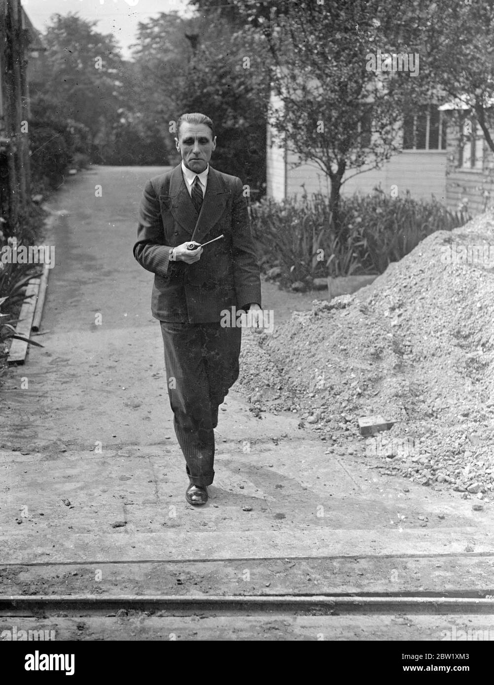 Die Straßenbahndelegierten beraten über die Verlängerung des Streiks. Die Feinwäsche-Konferenz der Londoner Straßenbahn und Trolleybus Arbeiter trafen sich in der Woodbury Hall, Green Lane, um mit dem Bus Streik zu entscheiden soll auf die anderen Dienste zu erweitern. Das Foto zeigt Herrn J Barrett, Sekretär des Rates der Verkehrs- und Generalarbeitsgewerkschaft der Straßenbahn. 20 Mai 1937 Stockfoto