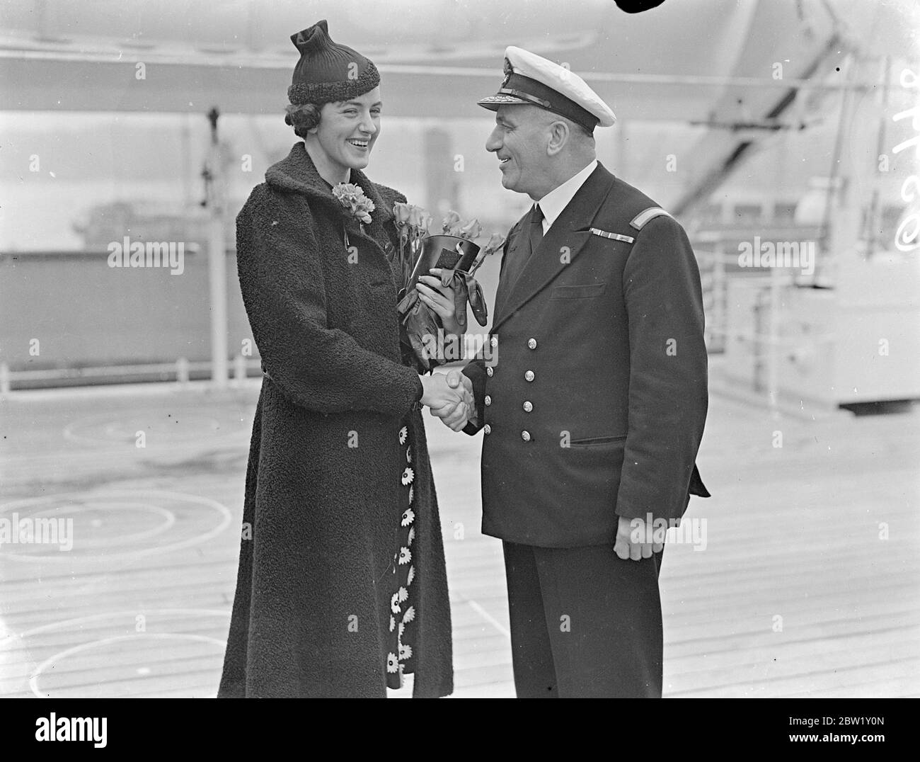 Stabskapitän EEH Starling von RMS Strathnaver Ocean Liner der Peninsular and Oriental Steam Navigation Company (P&O). Mit Miss Sheila Martin. Stockfoto