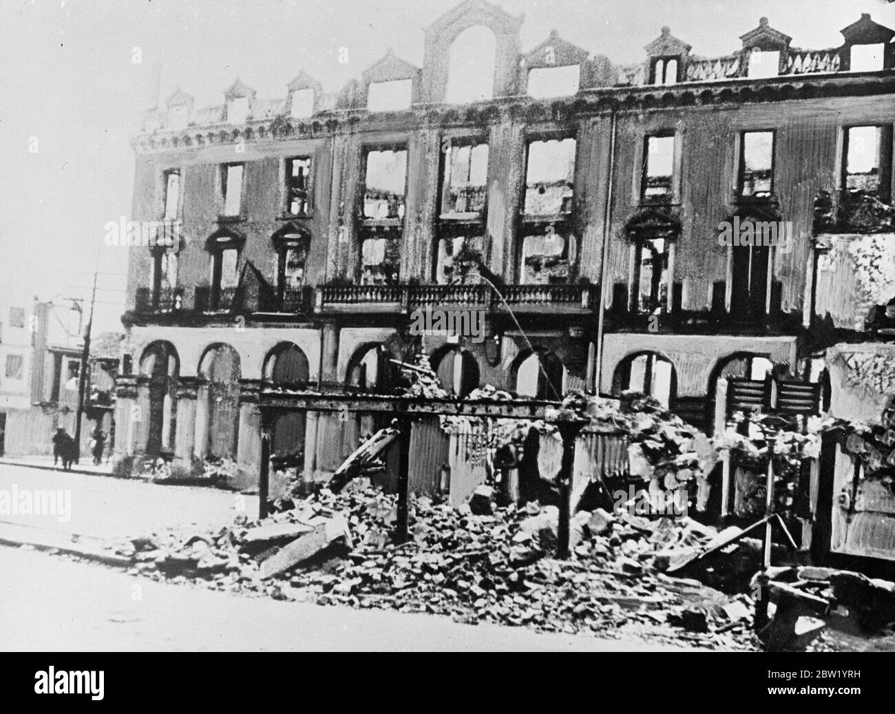 Die Stadt Mungia, nur wenige Kilometer von Bilbao entfernt, ist in Trümmern, nachdem die Rebellen in ihrem schnellen Vormarsch nach Bilbao, Baskenland, die heftigen Luftangriffe und Artilleriebeschuss durchgeführt hatten. 18 Juni 1937 Stockfoto