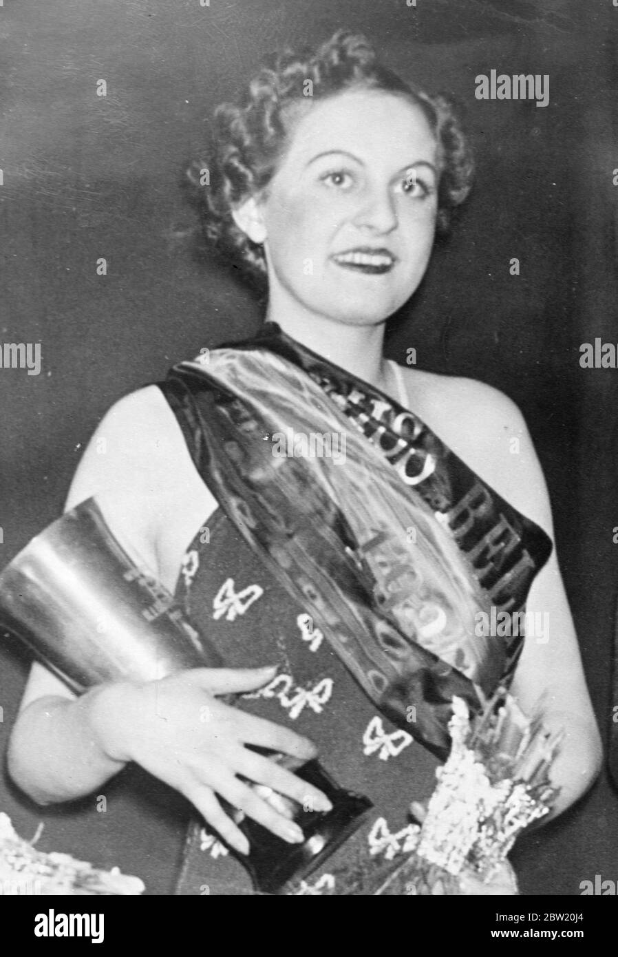 Obwohl erst 18 1/2 Jahre alte Miss Josee Decoeur nach einem landesweiten Wettbewerb zur Miss Belgien 1937 in Brüssel gewählt wurde. 11 Juli 1937 Stockfoto