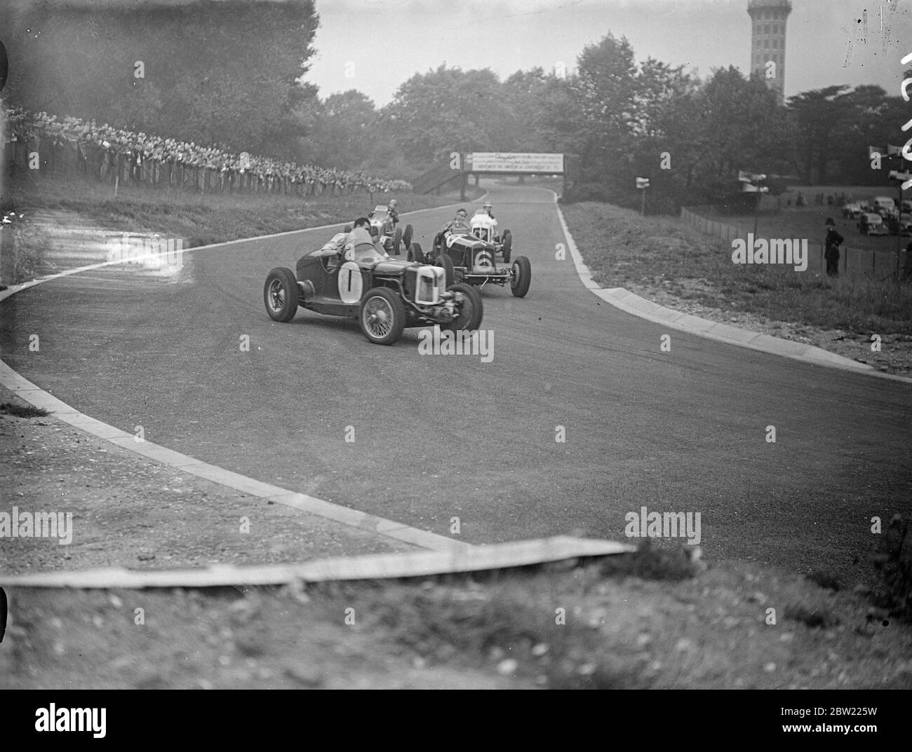 Das erste internationale Autorennen, das jemals in London ausgetragen wurde, fand auf der Crystal Palace Road Rennbahn statt, als alle erfolgreichsten britischen Fahrer und einige vom Kontinent an den Start gingen. Oktober 1937. Stockfoto
