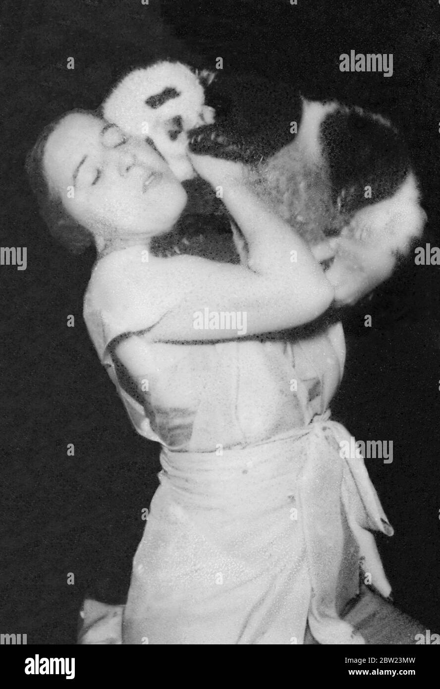 Frau Ruth Harkness Explorer, Witwe eines Explorers, ist es gelungen, einen riesigen Babypanda, eines der seltensten Tiere der Welt, lebendig zu erfassen. 15 Februar 1938 Stockfoto