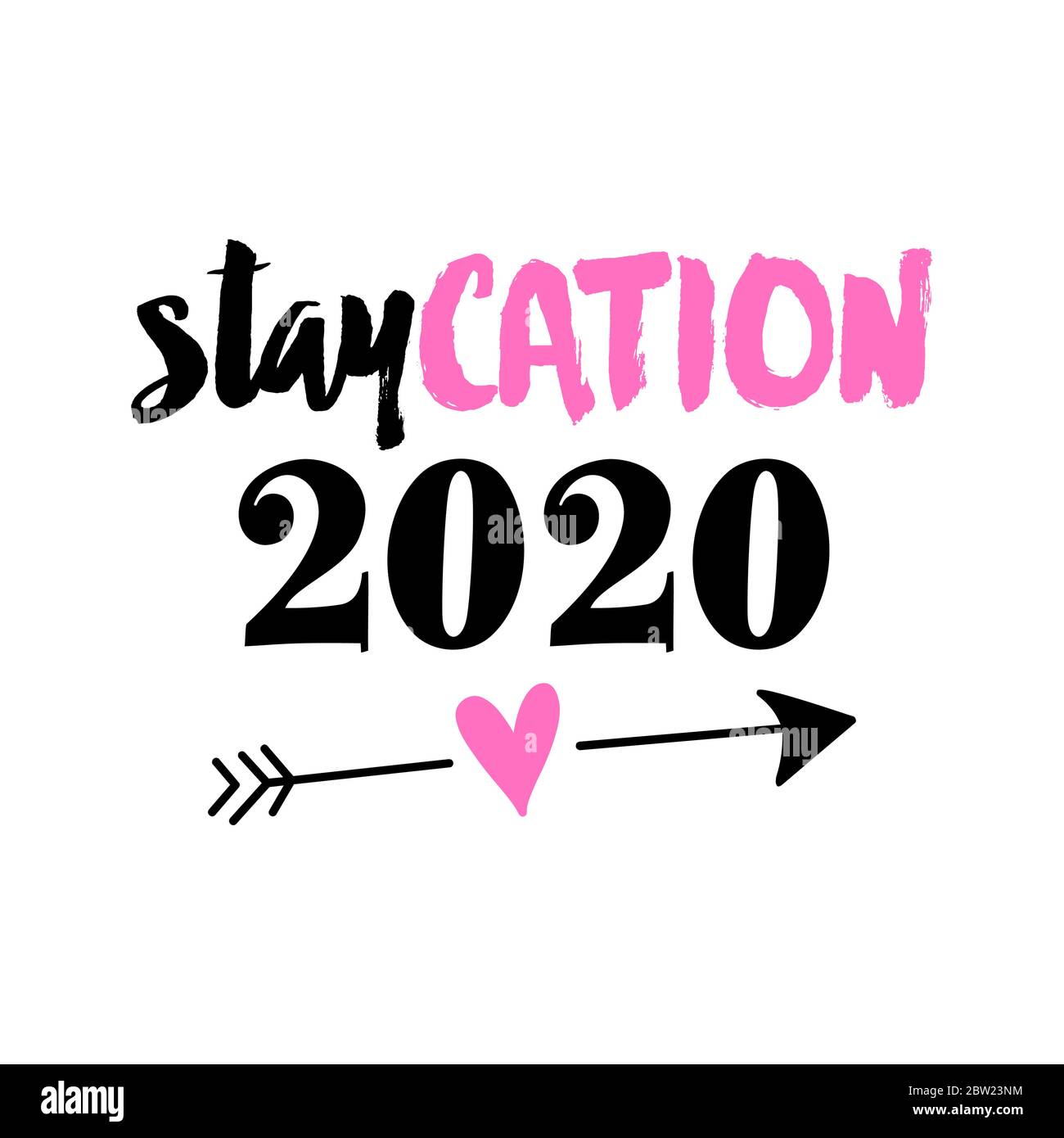 Staycation 2020 - Stay Home Sommerurlaub, Schriftzug Typografie Poster mit Text und Pfeil für die selbst Quarantäne Zeiten. Handbrief Skript Motivation Stock Vektor