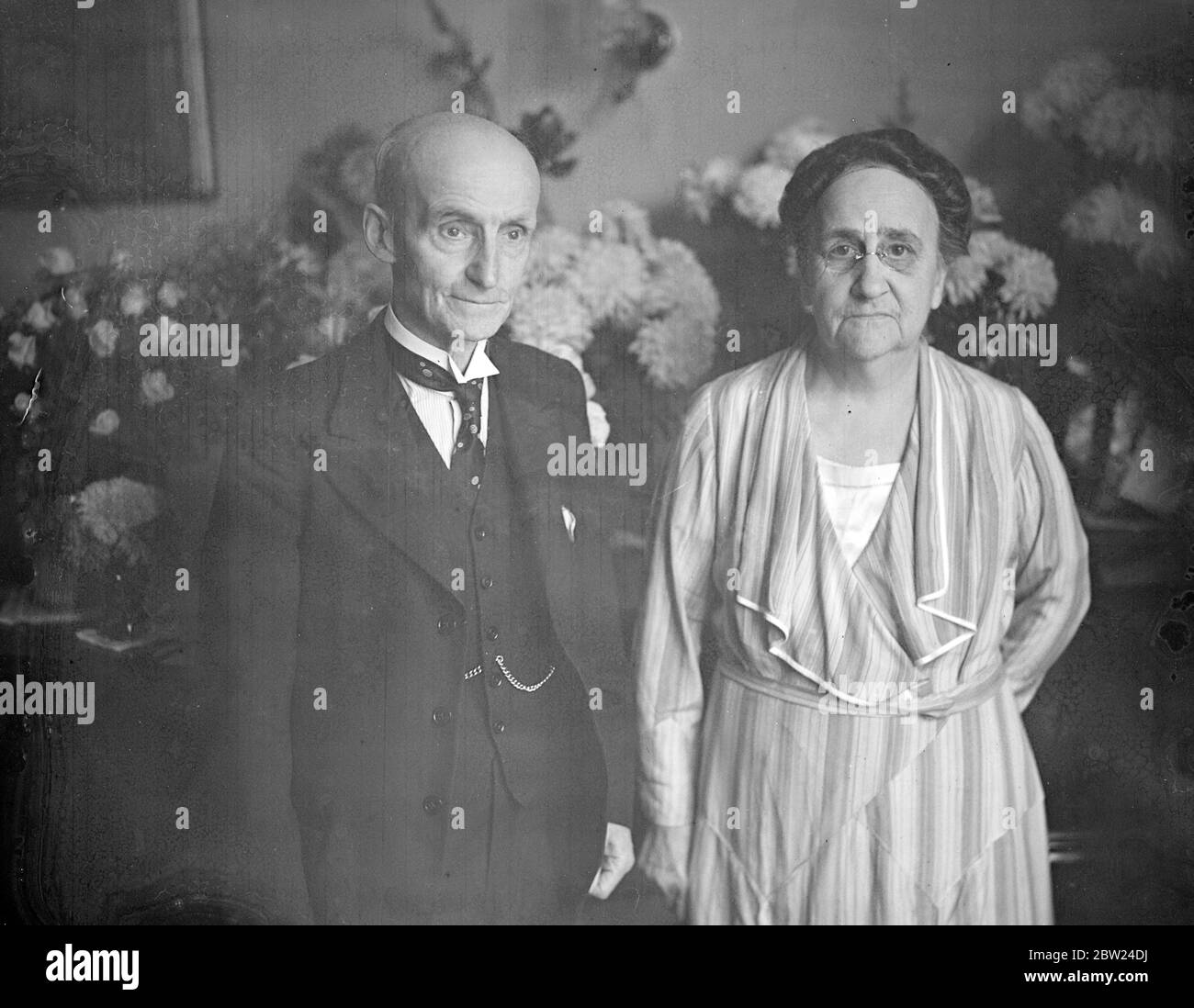 Die ehemalige Bürgermeisterin und Bürgermeisterin Londons feiern die goldene Hochzeit. Herr und Frau G Broadbridge, ehemalige Bürgermeisterin und Bürgermeisterin von Stoke Newington, feiern ihre goldene Hochzeit in ihrem Haus in Stoke Newington (London). September 1938 Stockfoto