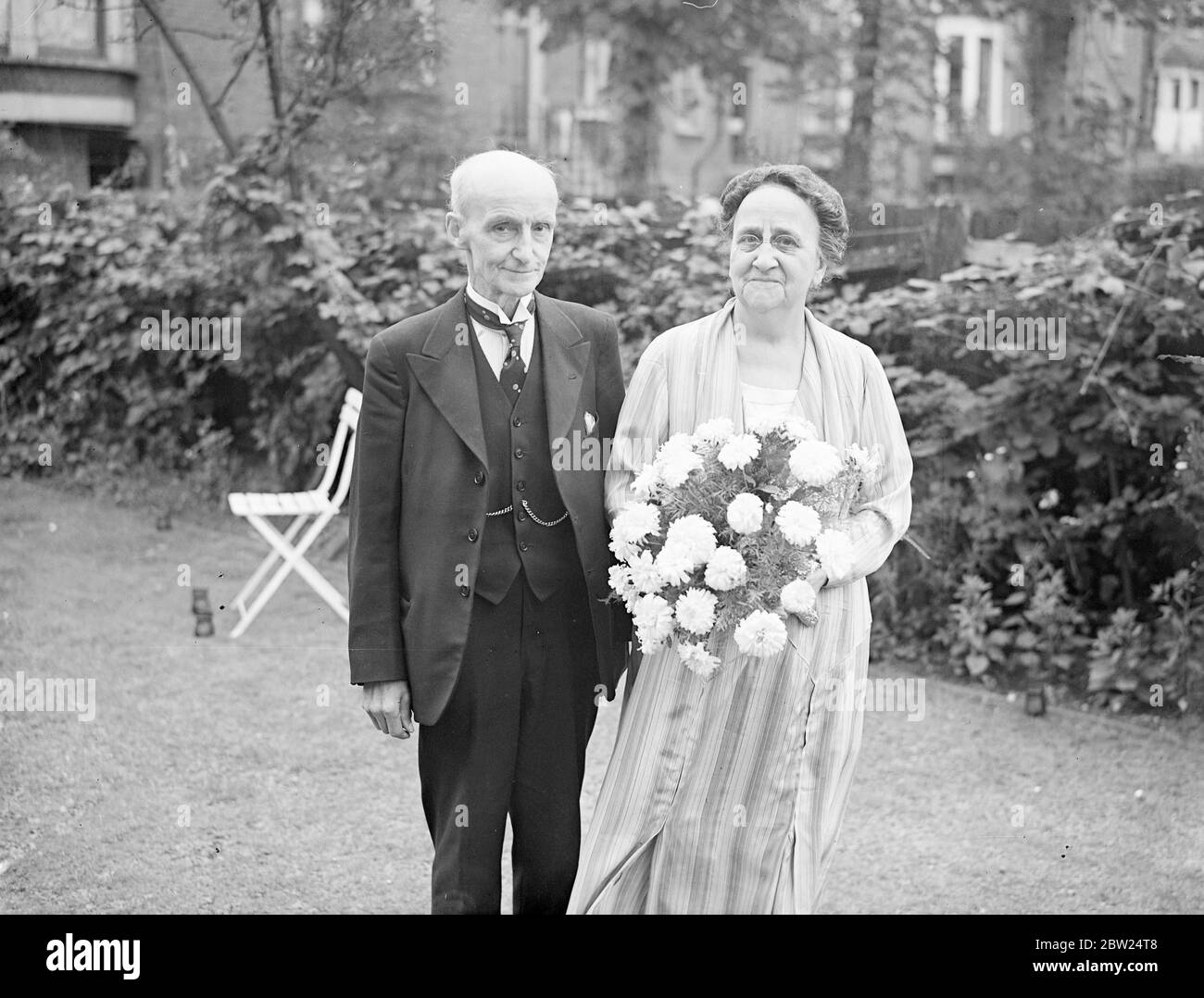 Die ehemalige Bürgermeisterin und Bürgermeisterin Londons feiern die goldene Hochzeit. Herr und Frau G Broadbridge, ehemalige Bürgermeisterin und Bürgermeisterin von Stoke Newington, feiern ihre goldene Hochzeit in ihrem Haus in Stoke Newington (London). September 1938 Stockfoto