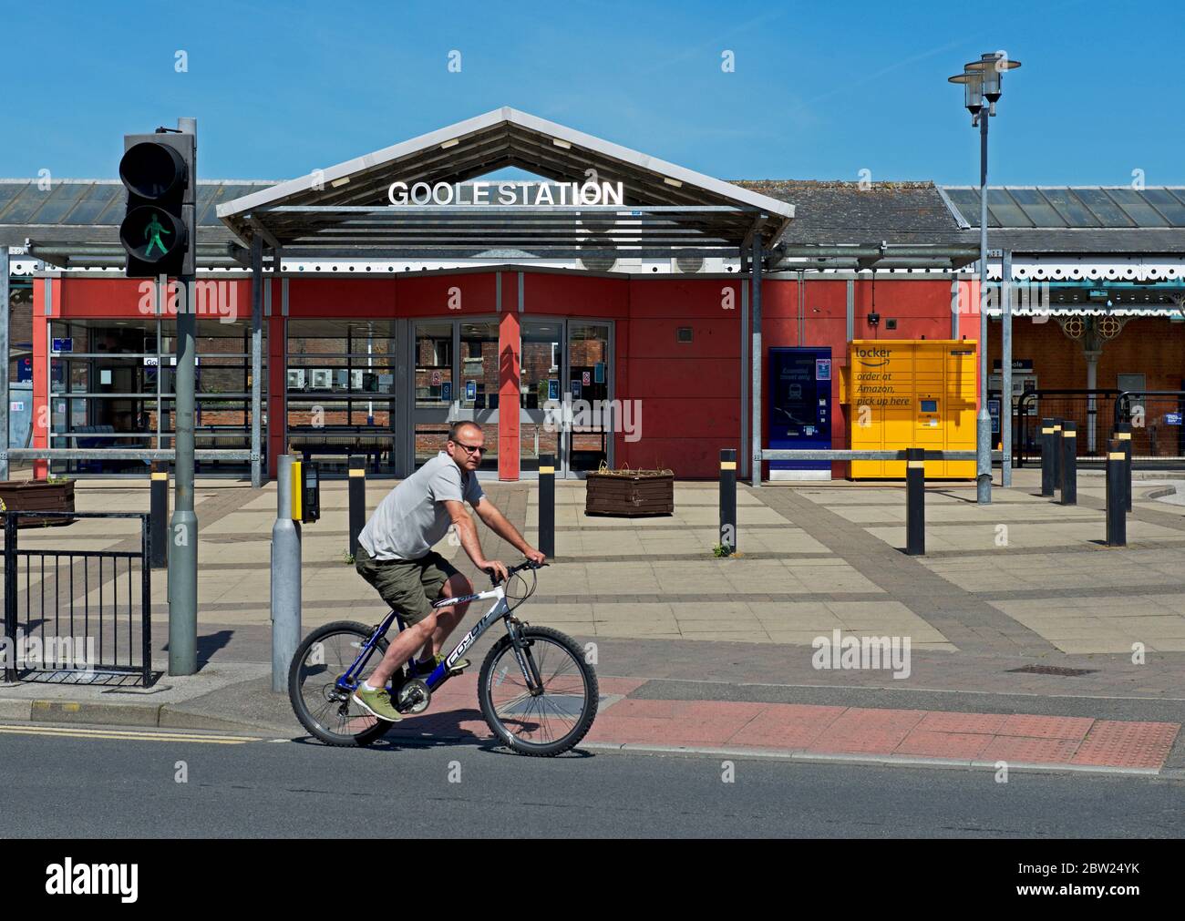 Fußgängerüberweg vor dem Bahnhof, Goole, East Yorkshire, England Stockfoto