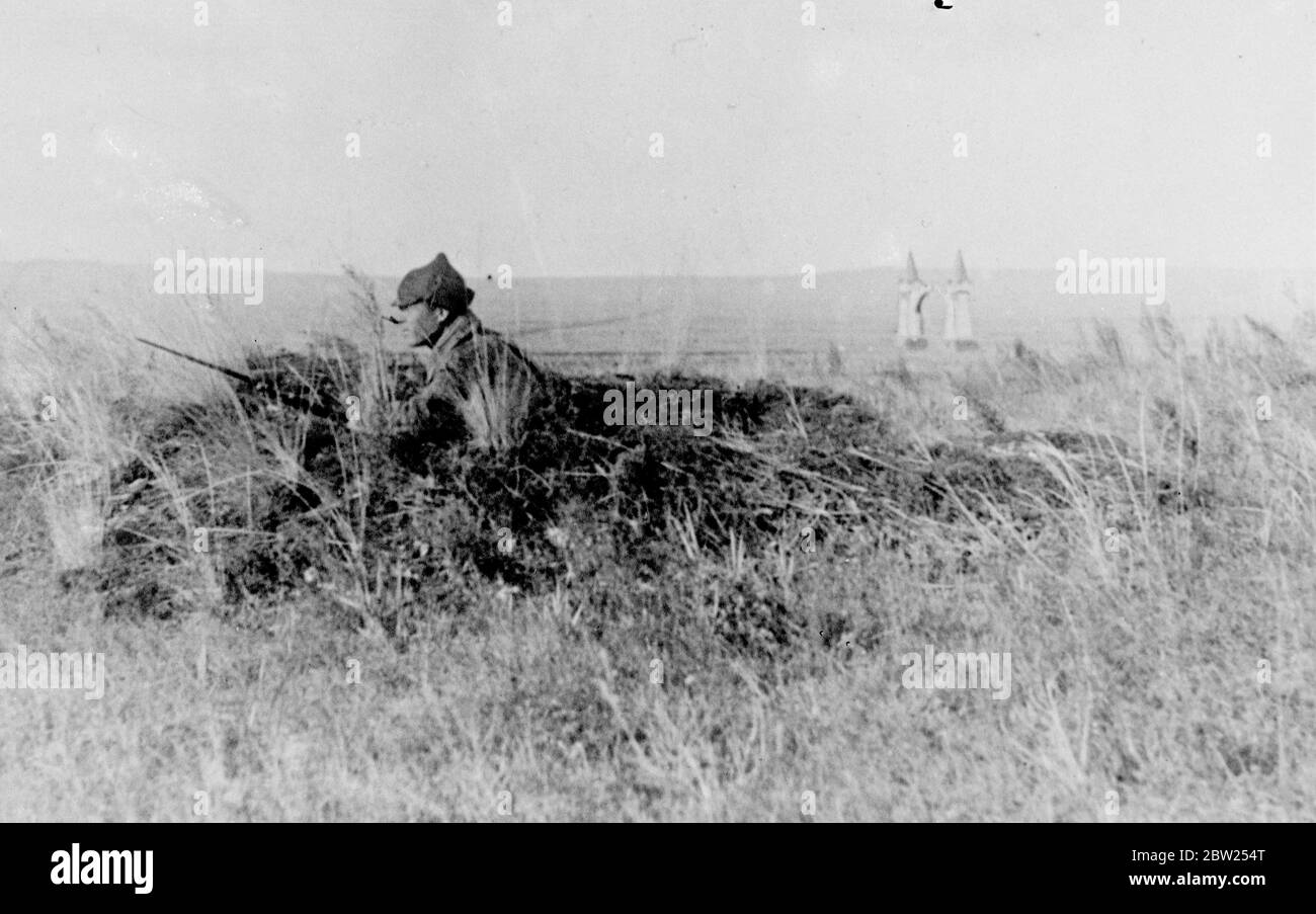 Große sowjetische und japanische Schlacht noch im Gange, Moskau behauptet Rückeroberung der strategischen Hügel. Ein Kampf zwischen sowjetischen und japanischen Truppen, der die schwersten Folgen haben kann, wird berichtet, daß er noch im Gange ist am strategischen Hügel von Changkufeng an der Sowjetisch-Manchukuo Grenze. Ein in Moskau ausgestellter Beamter gibt bekannt, dass sowjetische Truppen einen Gegenangriff gestartet haben und es gelungen ist, den Hügel zurückzuerobern, von dem die Japaner sie am Sonntag vertrieben hatten. communiquÃ© Es wird behauptet, dass die Japaner wurden aus dem sowjetischen Gebiet mit 400 Toten und dem Verlust von 5 Kanonen, sowjetische Opfer ausgestoßen Stockfoto