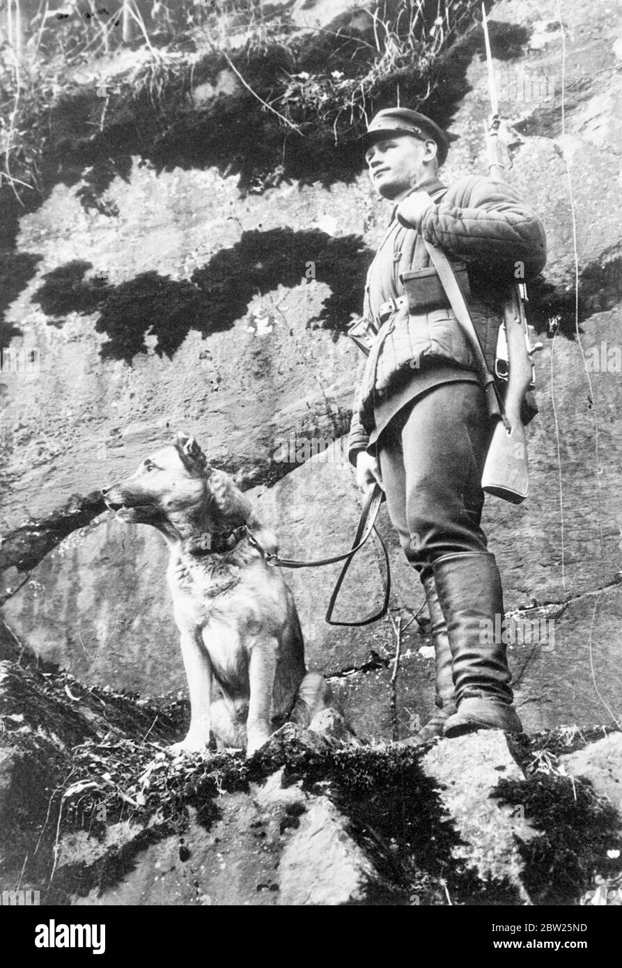 Große sowjetische und japanische Schlacht noch im Gange, Moskau behauptet Rückeroberung der strategischen Hügel. Ein Kampf zwischen sowjetischen und japanischen Truppen, der die schwersten Folgen haben kann, wird berichtet, daß er noch im Gange ist am strategischen Hügel von Changkufeng an der Sowjetisch-Manchukuo Grenze. Ein in Moskau ausgestellter Beamter gibt bekannt, dass sowjetische Truppen einen Gegenangriff gestartet haben und es gelungen ist, den Hügel zurückzuerobern, von dem die Japaner sie am Sonntag vertrieben hatten. communiquÃ© Es wird behauptet, dass die Japaner wurden aus dem sowjetischen Gebiet mit 400 Toten und dem Verlust von 5 Kanonen, sowjetische Opfer ausgestoßen Stockfoto