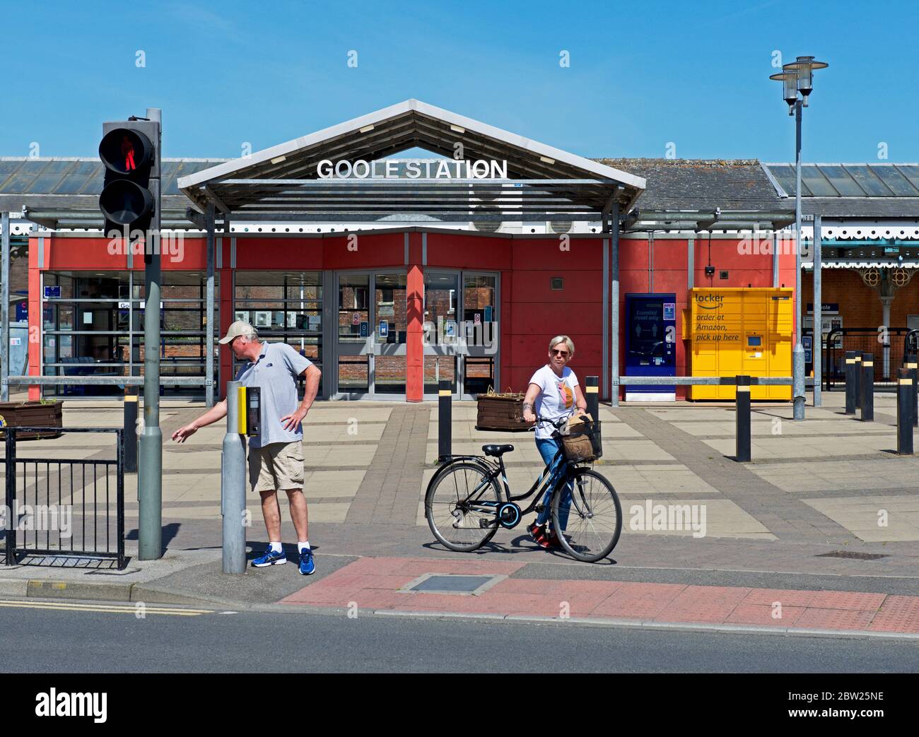 Fußgängerüberweg vor dem Bahnhof, Goole, East Yorkshire, England Stockfoto