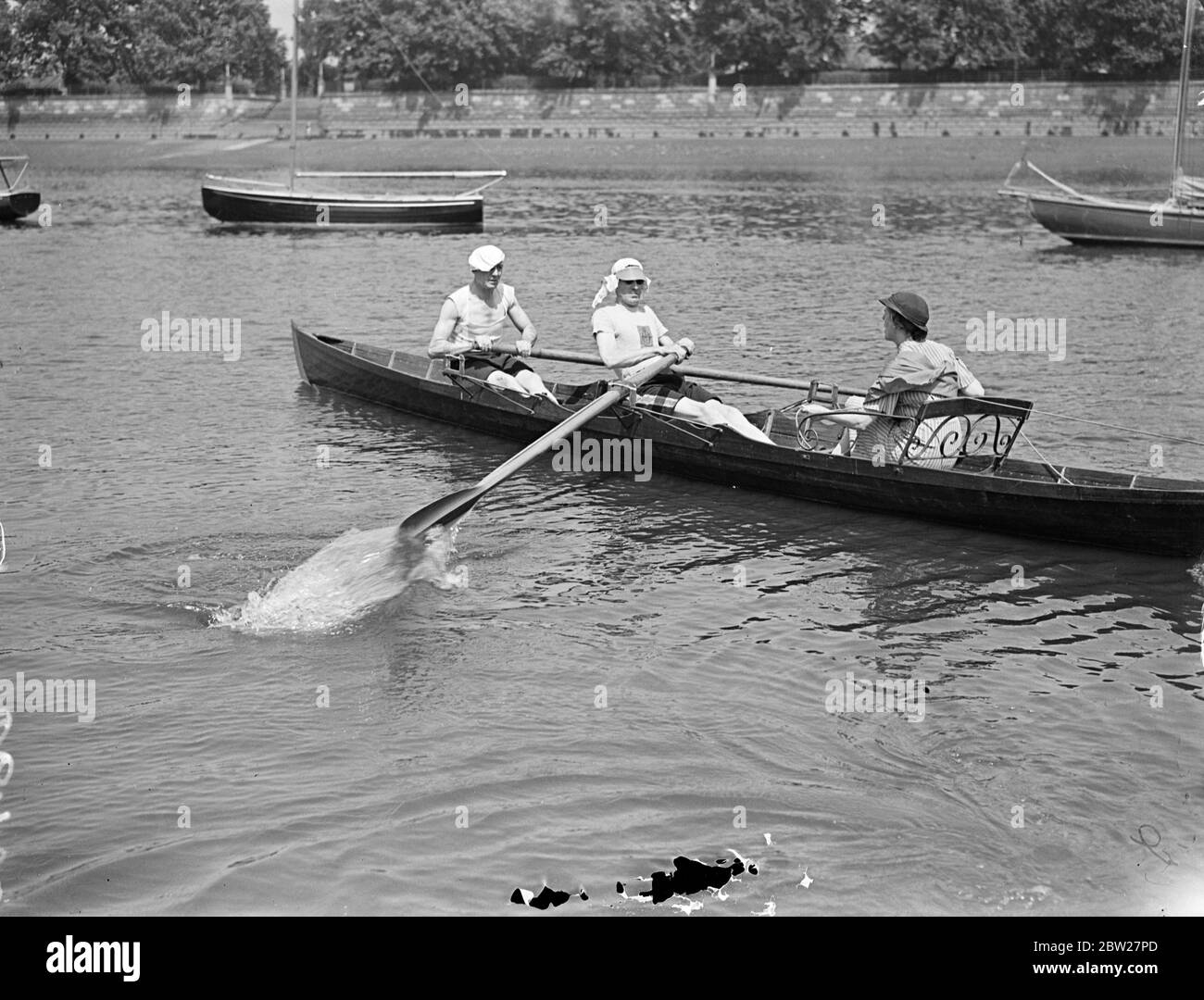 Taube und Blinde Ruderer aus St Dunstans starten vom Club-House auf der Themse in Putney. Zwei deutsche Kriegsblindlinge nahmen an der Regatta Teil. 14 Juli 1937. Stockfoto