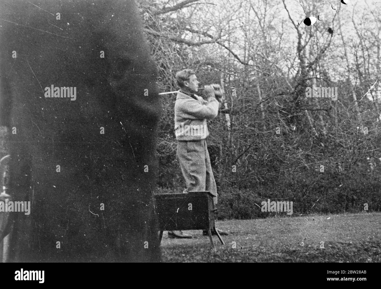 Duke of Windsor Place Golf in Cannes. Der Herzog von Windsor, der bei der Herzogin in der Villa Lou viel wohnt, genoss eine Runde Golf auf dem Maudelieu-Platz in Cannes. Foto zeigt, der Herzog von Windsor, in Aktion auf dem Golfplatz Maudelieu, Cannes. Januar 1938 Stockfoto
