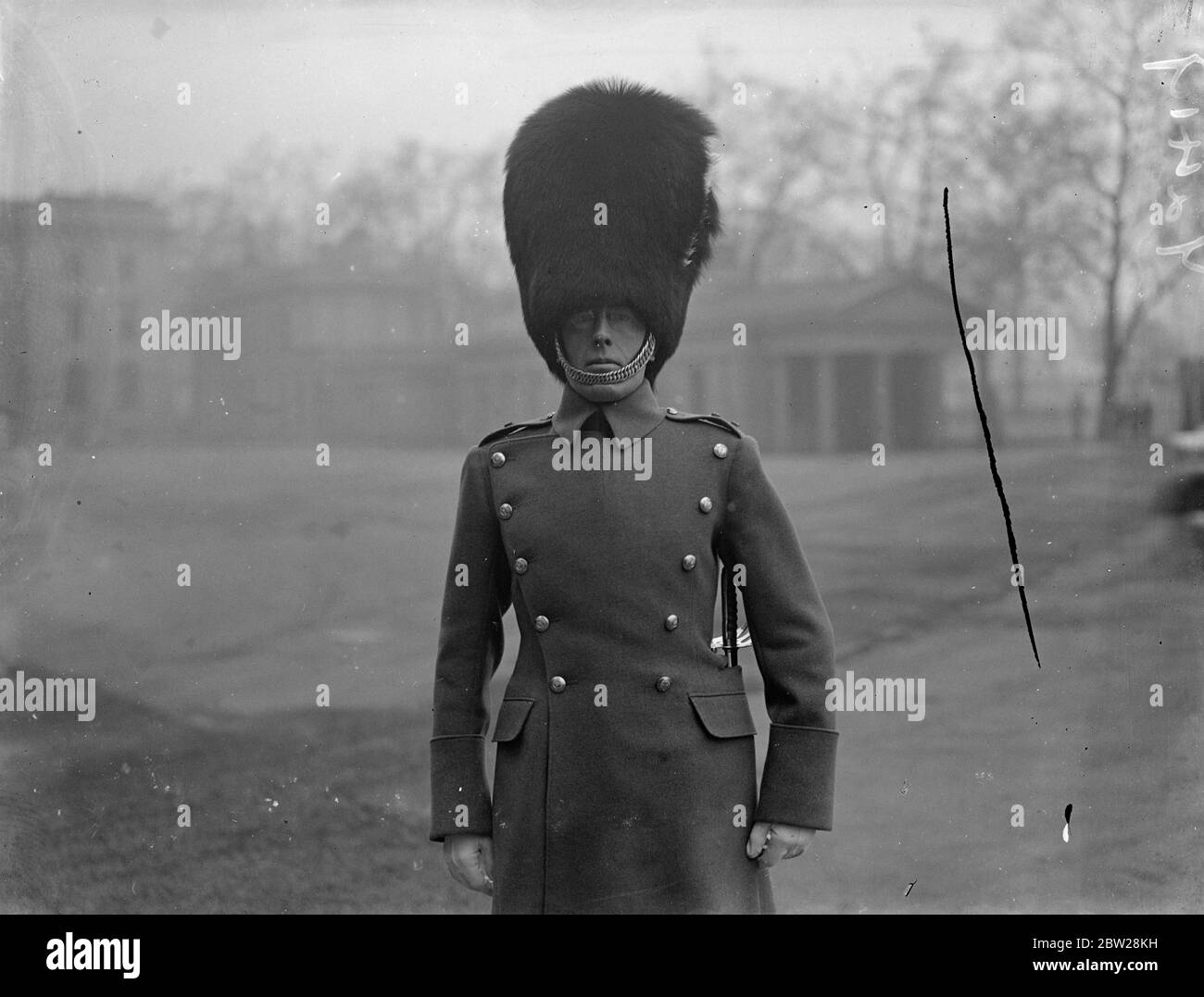 Neuer Leiter der Musik der Welsh Guards. Bandmaster TS Chandler, LRAM, ARCM, von der Band des Royal Tank Corps und, wurde zum Direktor der Musik, Walisische Garde in Folge Major A Harris, MVO, LRAM, der in den Ruhestand. Foto zeigt, Bandmaster T S Chandler fotografiert in Wellington Barracks nach der Ankündigung seiner Ernennung. Januar 1938 Stockfoto