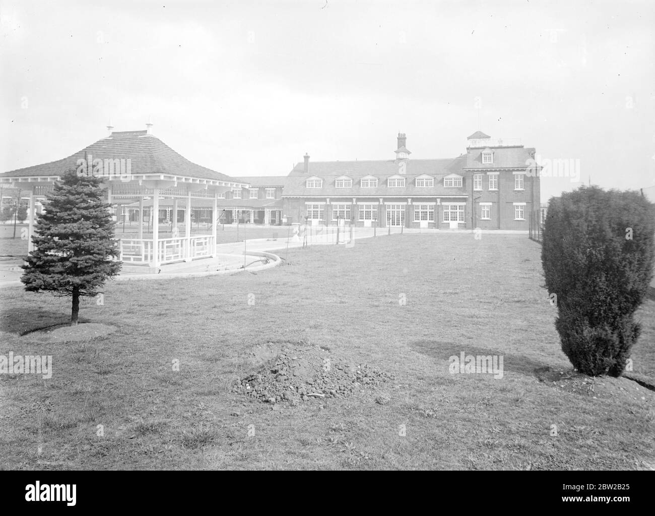 Die neue Metropolitan Police Ausbildungsschule in Hendon ist nun fast fertig für die ersten Studenten. Das College, das nächsten Monat vom Prince of Wales eröffnet werden soll, wird die beste Polizeischule der Welt sein. 25. April 1934 Stockfoto