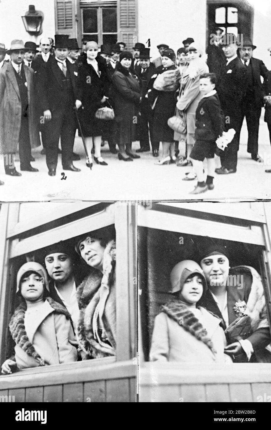 Mitglieder der afghanischen Familie in Konstantinopel. Rechts unten-Prinzessin Meliha, Tochter des Königs, und MDME.Midhat, Bey, Frau des Gov von Konstantinopel in den Wagen beleuchtet. 18 Mai 1928 Stockfoto
