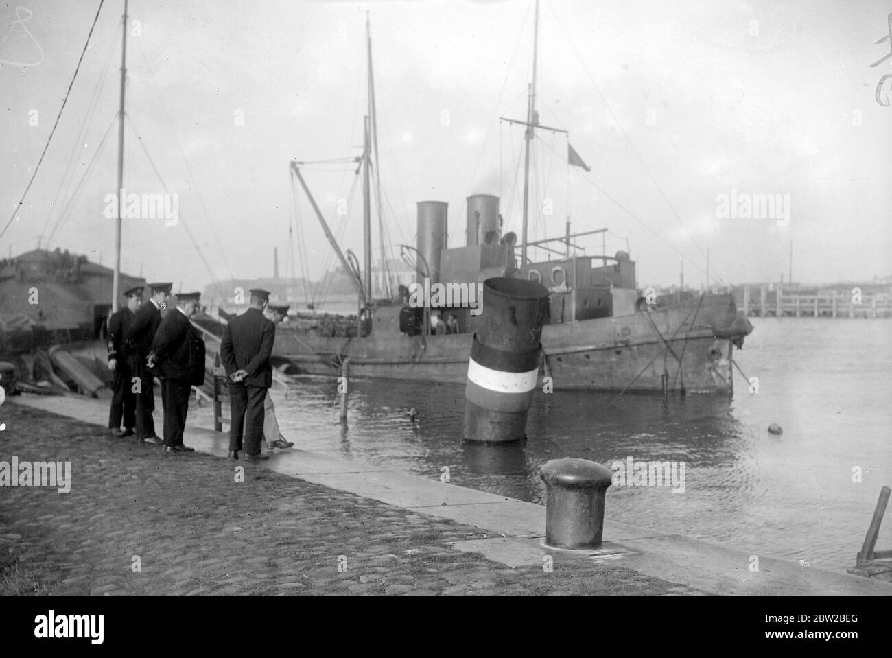 Die versunkenen Schiffe in Ostende abräumen. November 1918 Stockfoto
