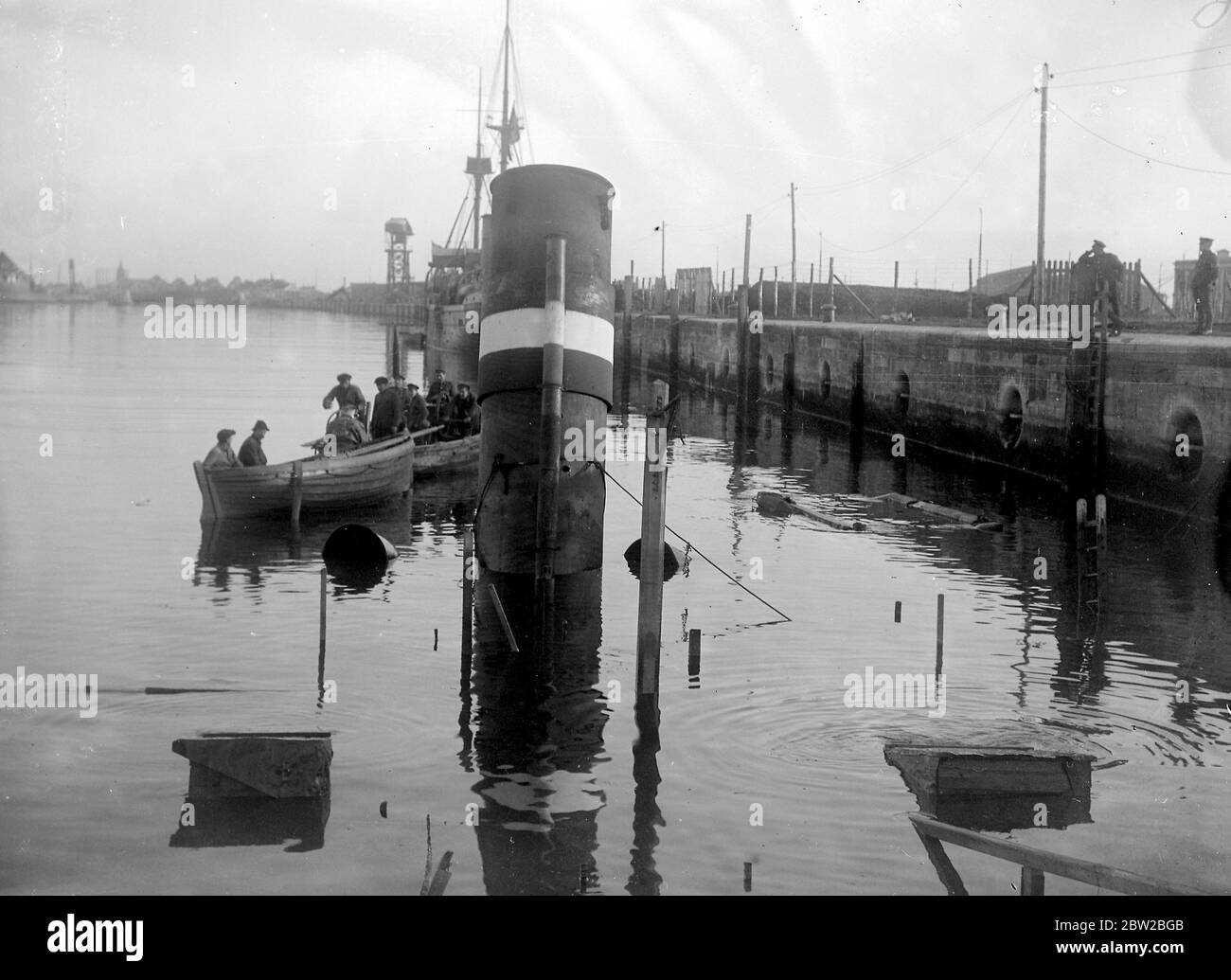 Die versunkenen Schiffe in Ostende abräumen. November 1918 Stockfoto