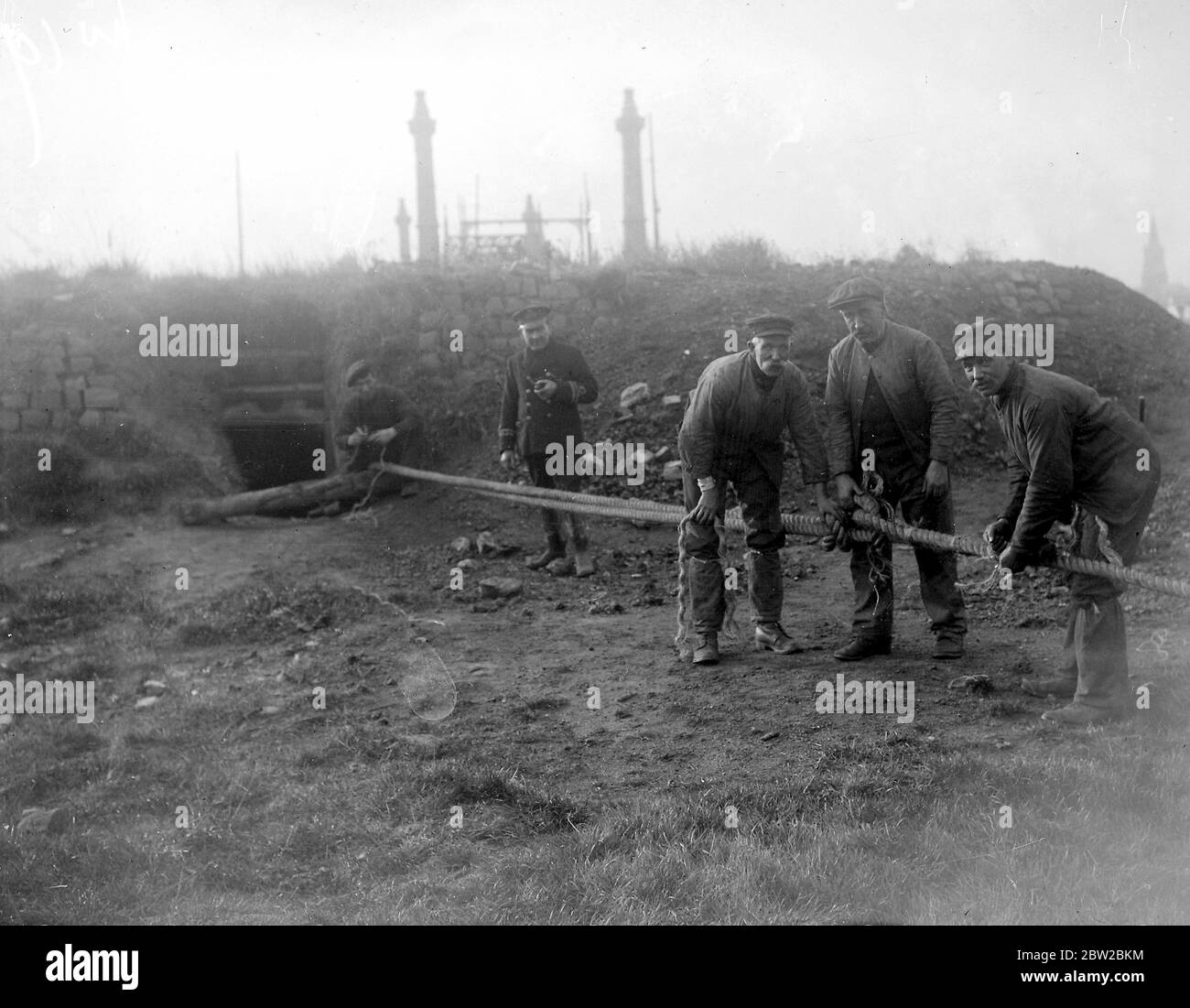 Die versunkenen Schiffe in Ostende abräumen. November 1918 Stockfoto