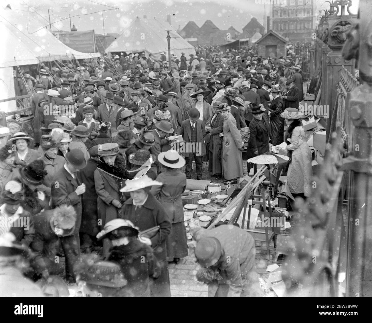 Die Kriegsmesse auf dem kaledonischen Markt. Stockfoto