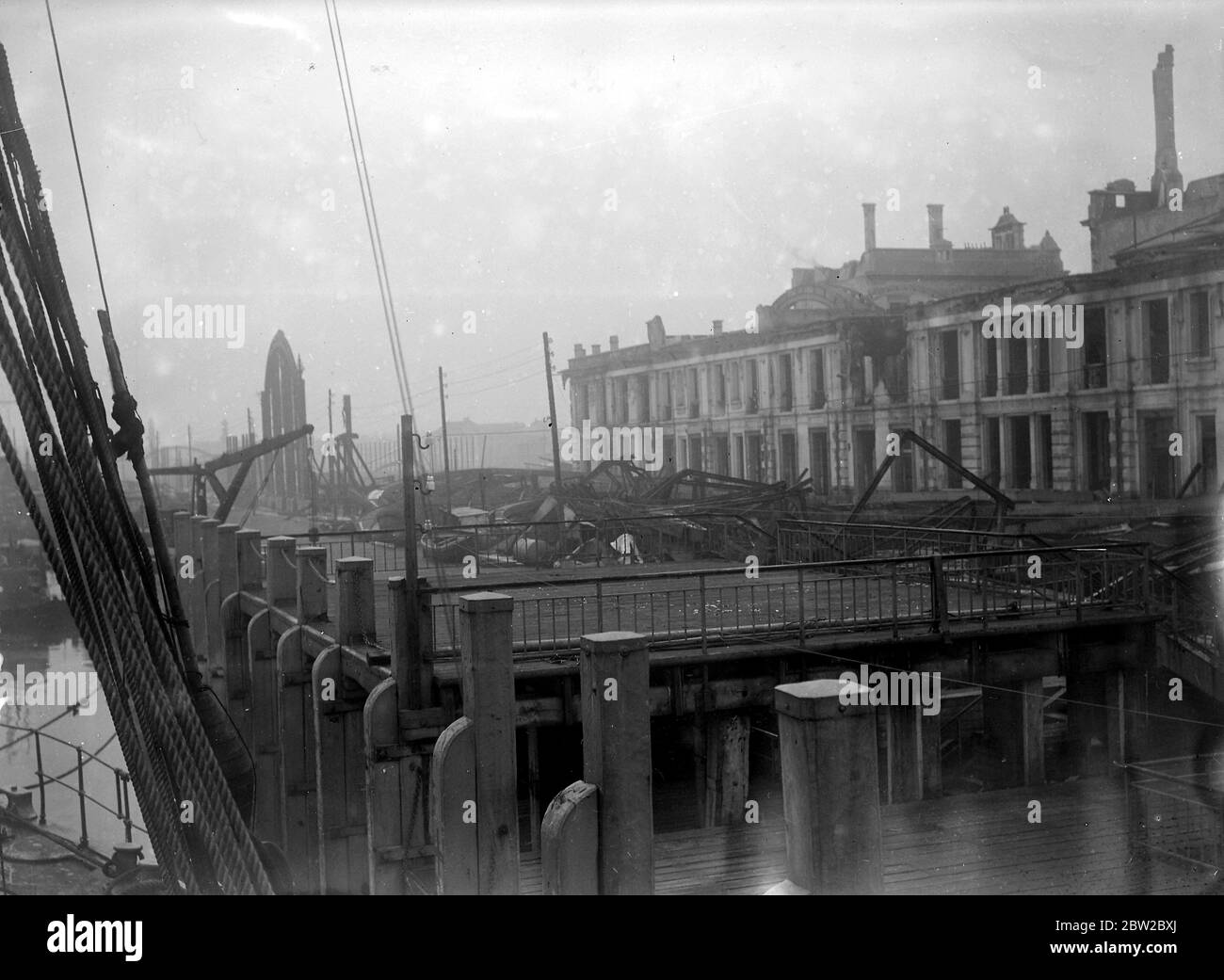 Die versunkenen Schiffe in Ostende abräumen. November 1918 Stockfoto