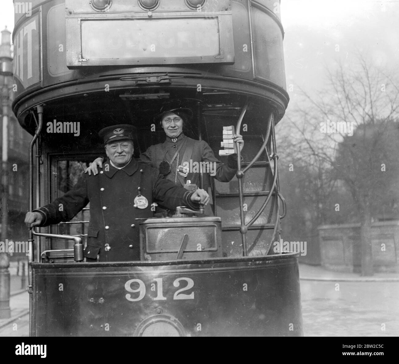 Girl Tram Conductors beschäftigt bei London United Tramways Co. 1914 - 1918 Stockfoto