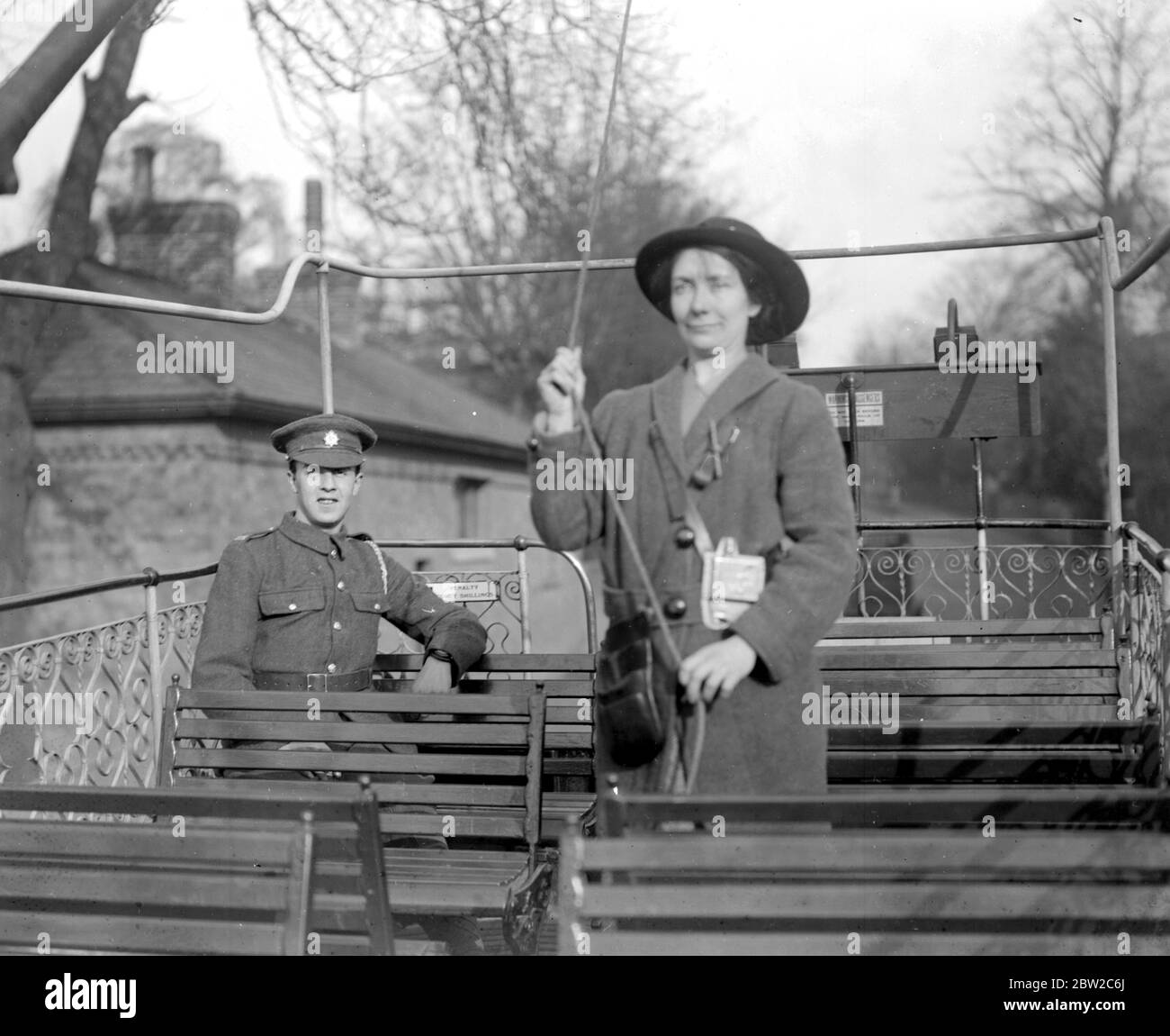Girl Tram Conductors beschäftigt bei London United Tramways Co. 1914 - 1918 Stockfoto