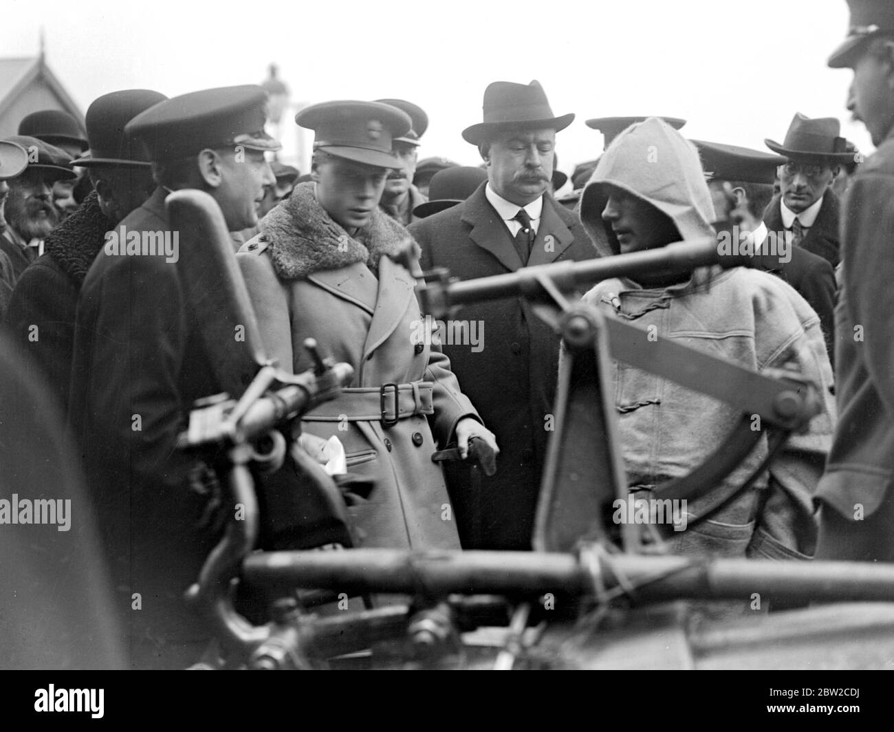 Prince of Wales Besuch der Industriezentren von South Wales. Am Cardiff Dock Yard 23. Februar 1918 Stockfoto