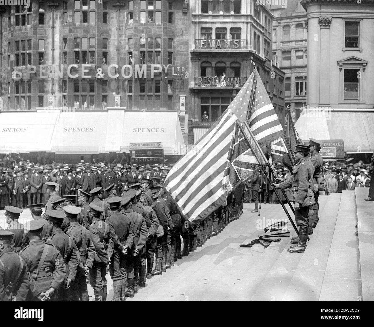 Amerikanische Flaggen an St. Paul's. 29 Mai 1917 Stockfoto