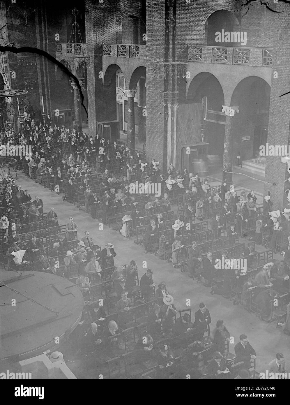 Die besondere Messe für den Frieden in der Westminster Cathedral heute Morgen (Sonntag). Bis 27. August 1939 Stockfoto